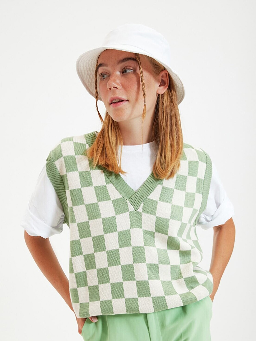 

Trendyol Women Green & White Checked Checked Crop Sweater Vest