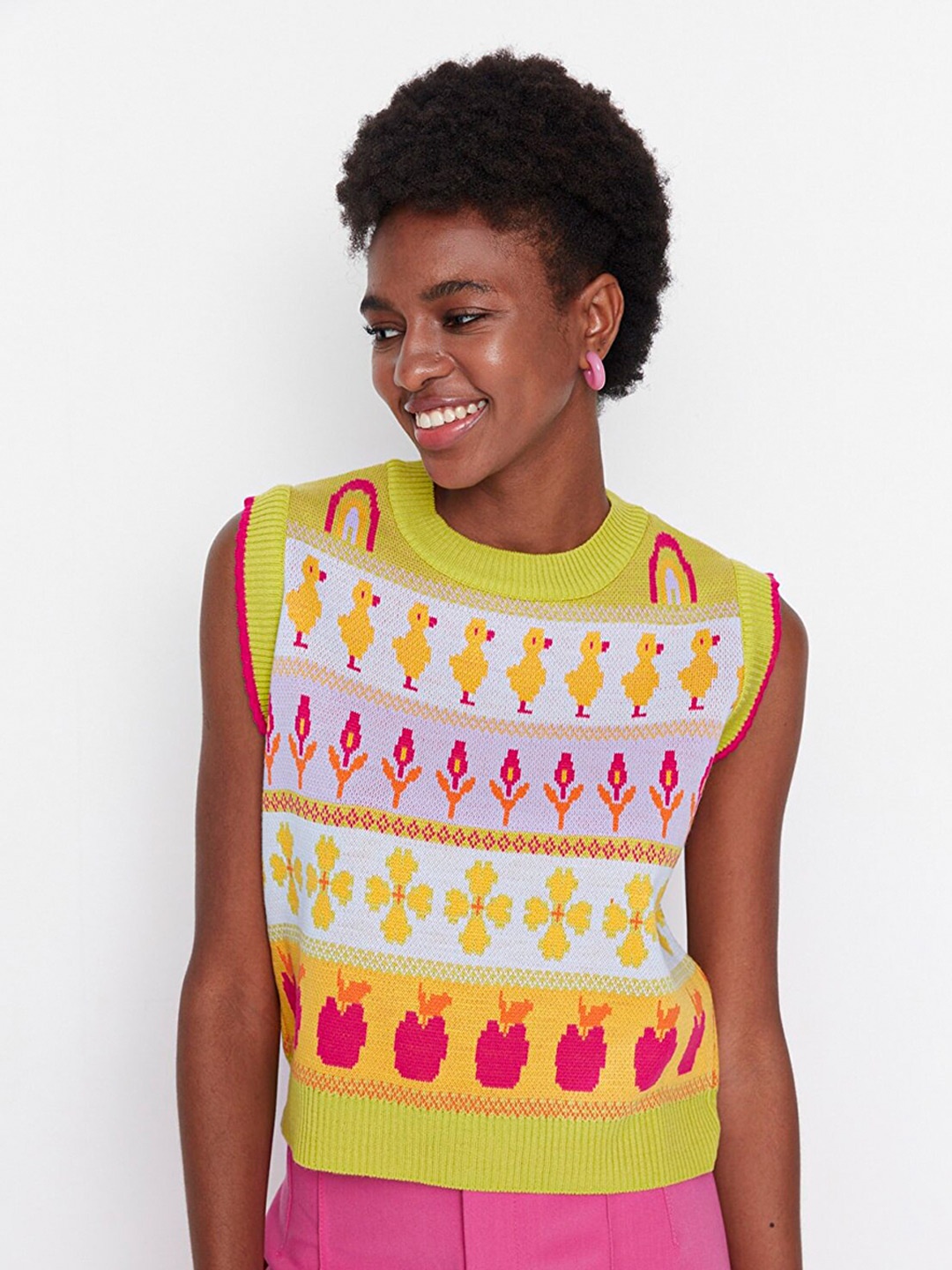 

Trendyol Women Yellow & White Printed Crop Sweater Vest