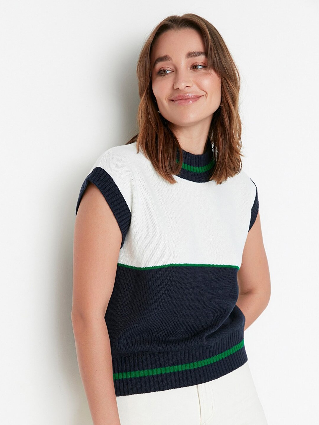 

Trendyol Women Navy Blue & Off White Colourblocked Sweater Vest
