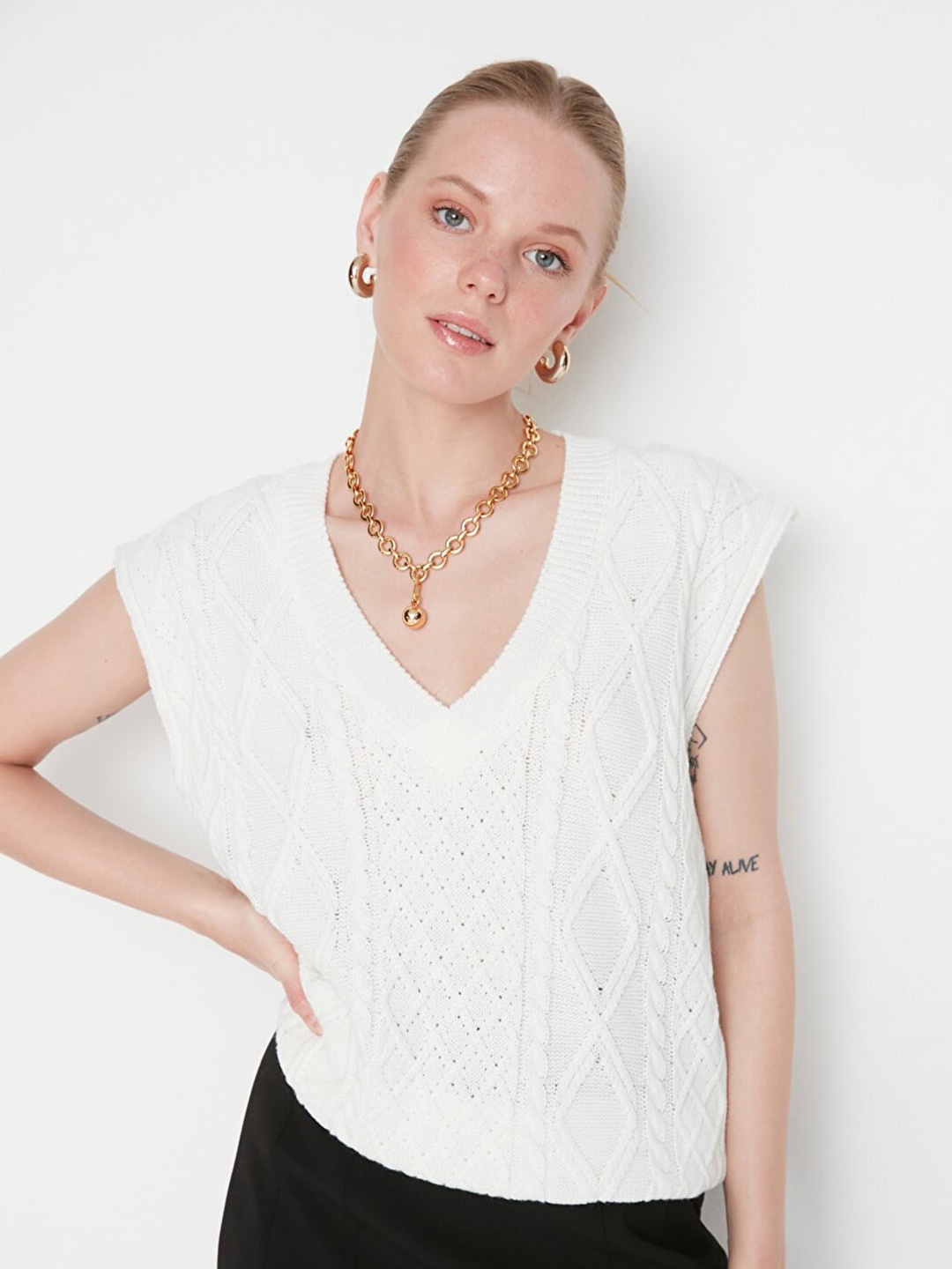 

Trendyol Women Off White Cable Knit Sweater Vest