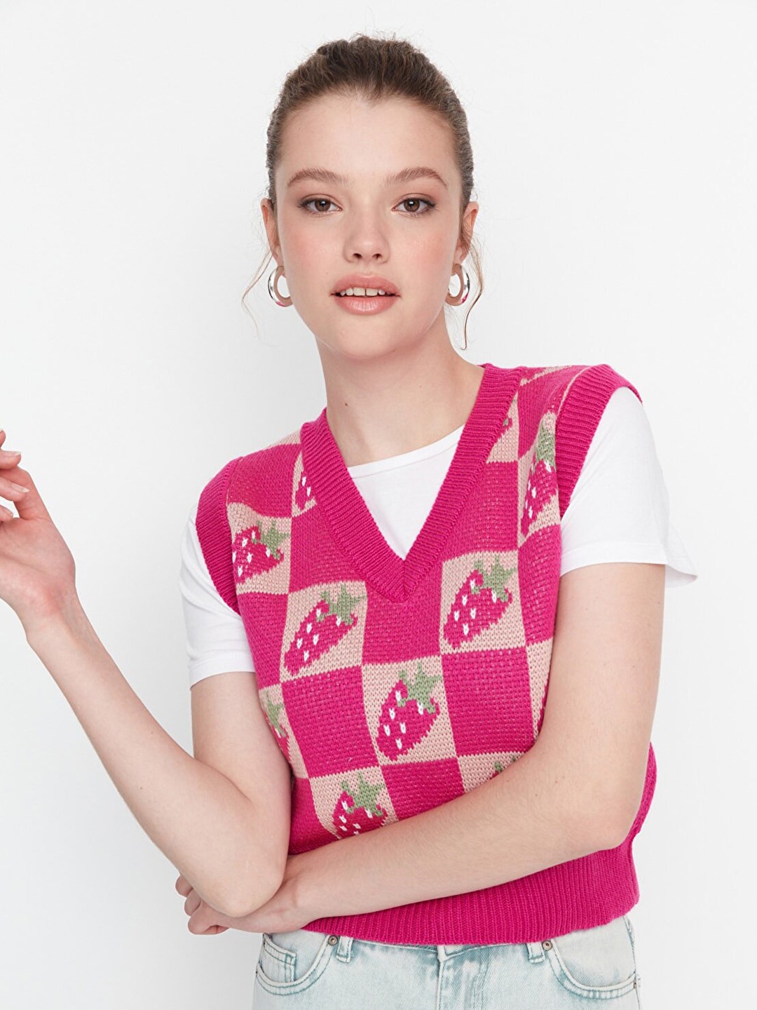 

Trendyol Women Pink & Green Crop Sweater Vest