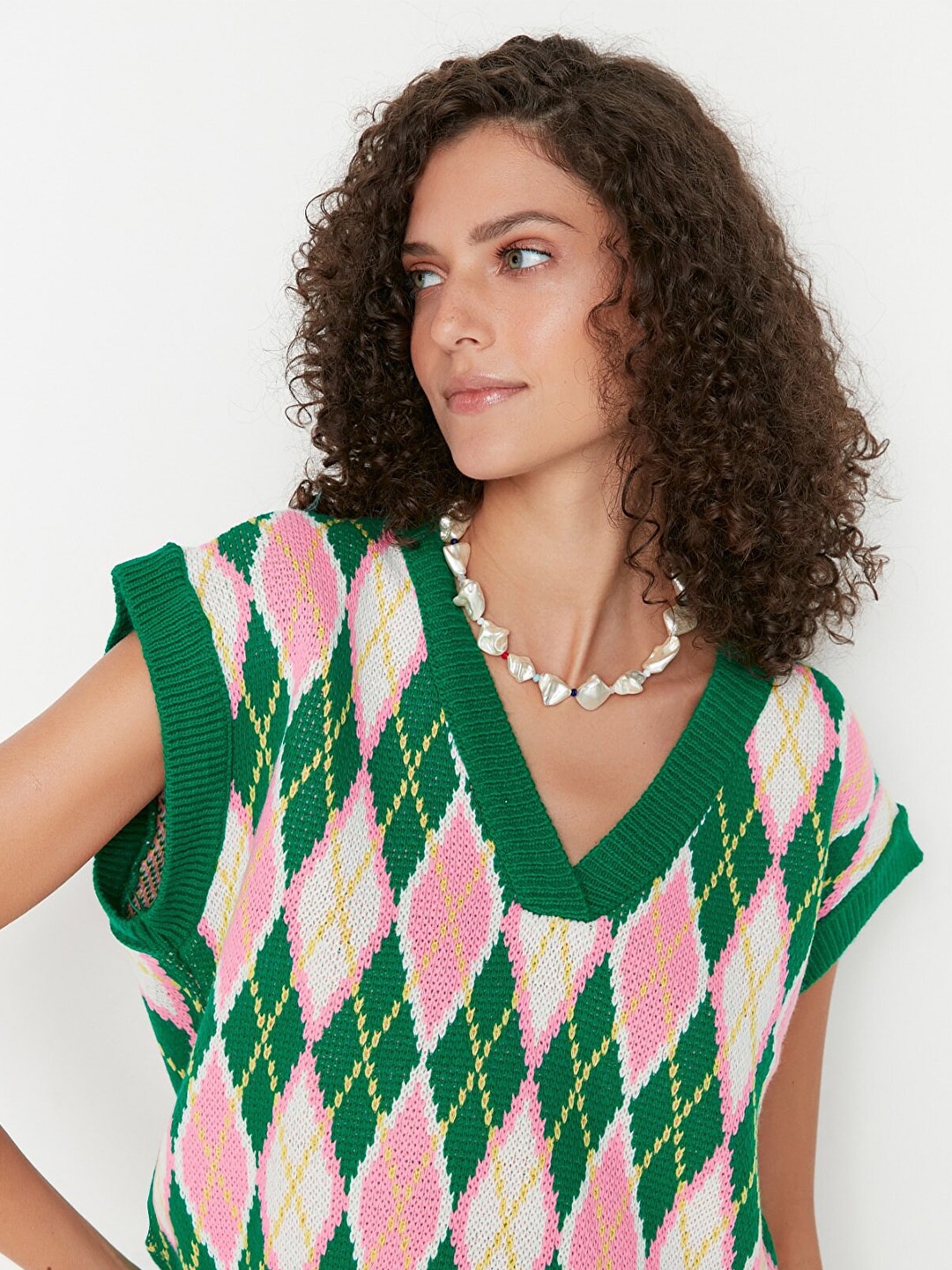 

Trendyol Women Green & Pink Cable Knit Crop Pullover