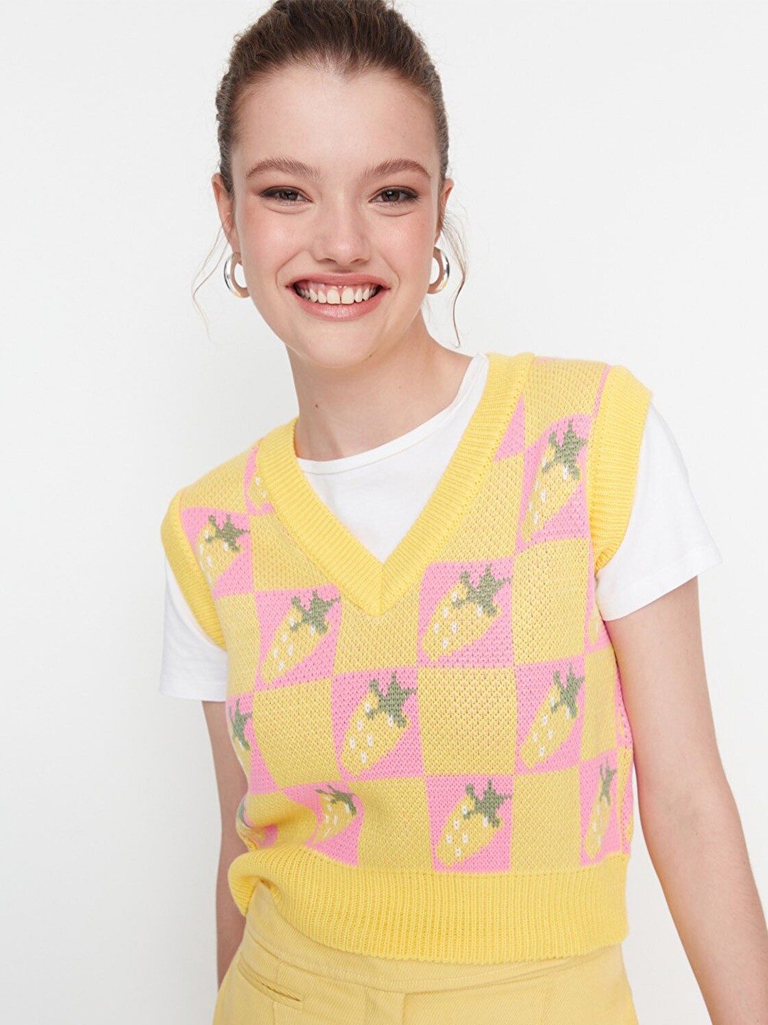 

Trendyol Women Yellow & Pink Sweater Vest