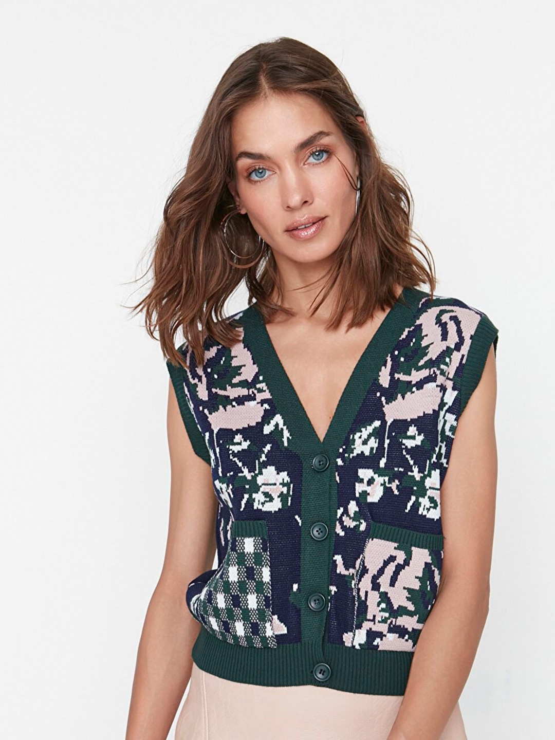

Trendyol Women Green & Cream-Coloured Crop Sweater Vest