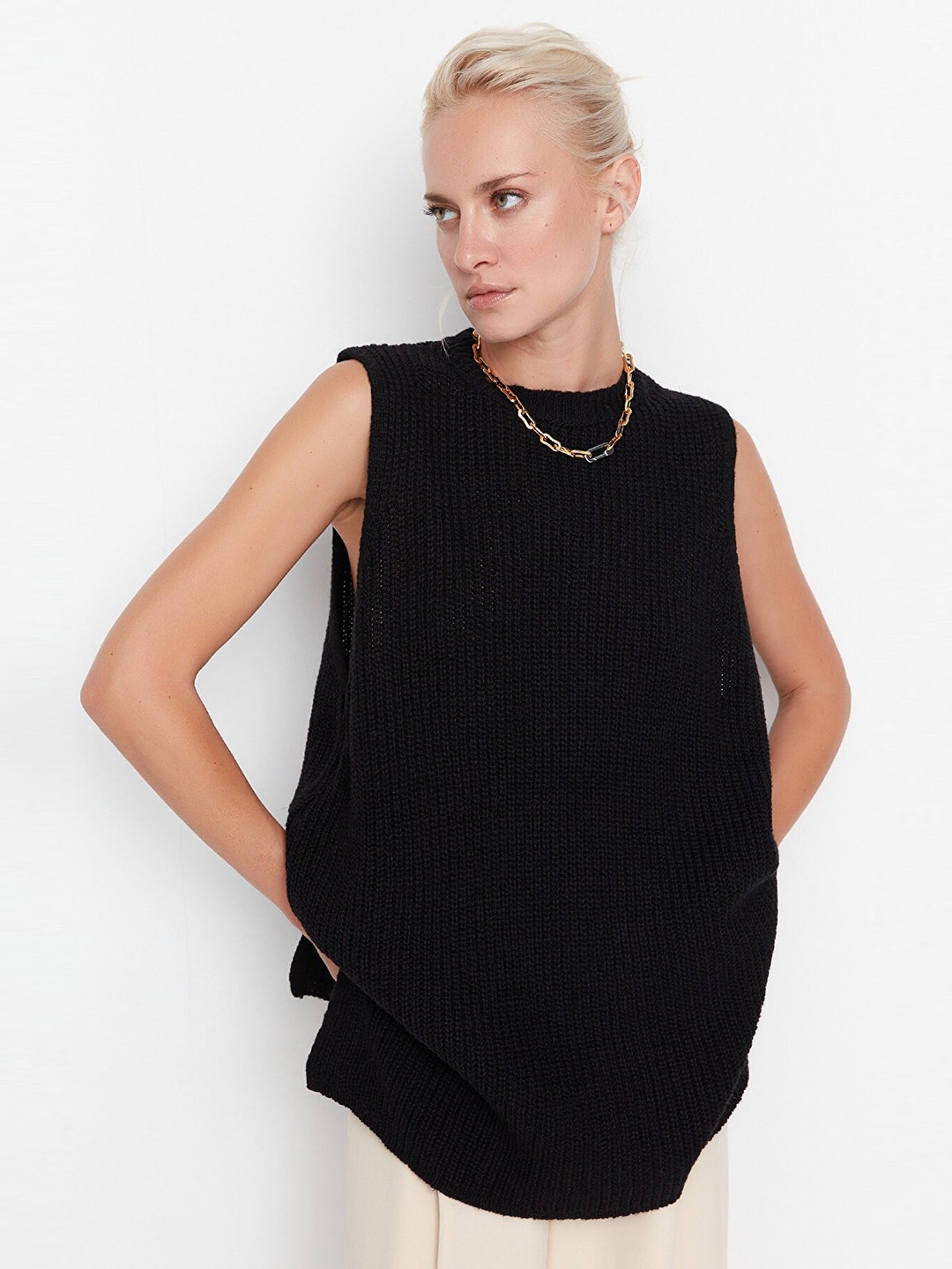 

Trendyol Women Black Sweater Vest