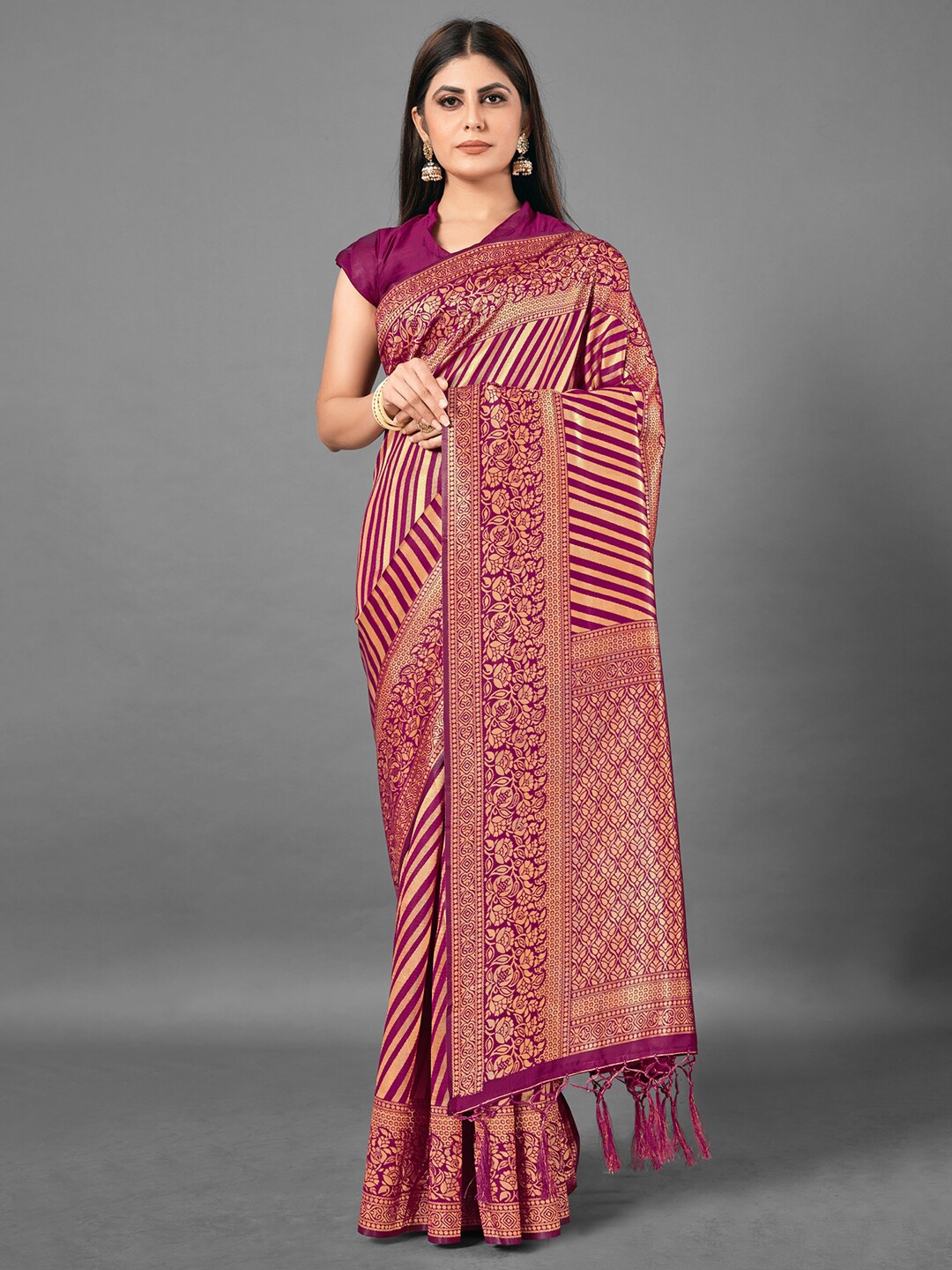 

Mitera Magenta & Gold-Toned Ethnic Motifs Zari Silk Blend Banarasi Saree