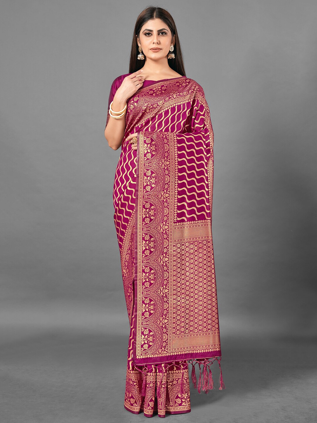 

Mitera Magenta & Gold-Toned Ethnic Motifs Zari Banarasi Saree