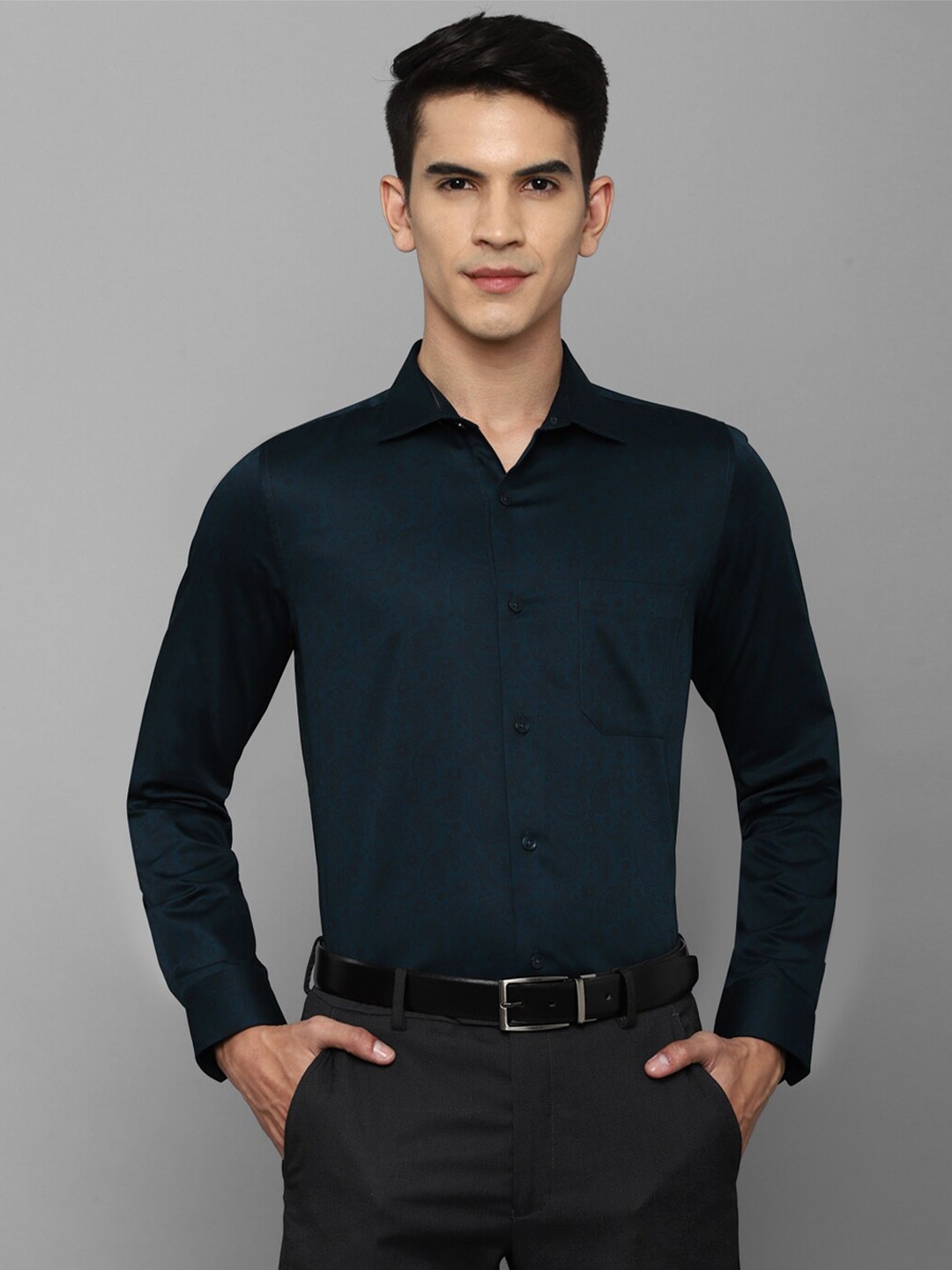 

Allen Solly Men Navy Blue Slim Fit Printed Cotton Formal Shirt