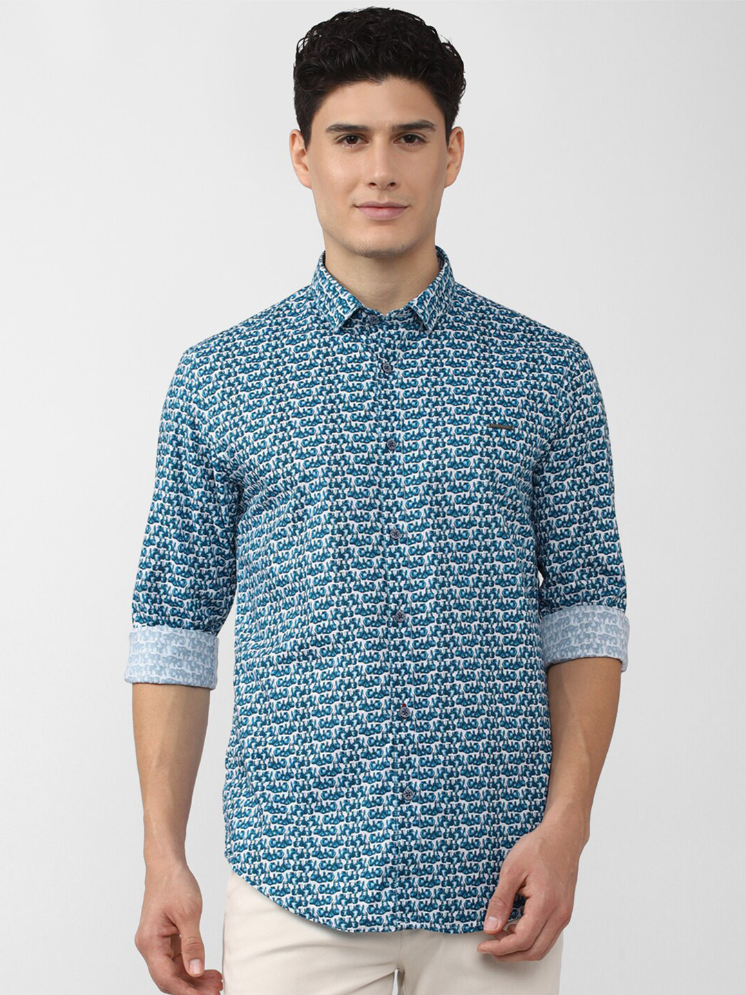 

Peter England Casuals Men Blue Slim Fit Printed Cotton Casual Shirt