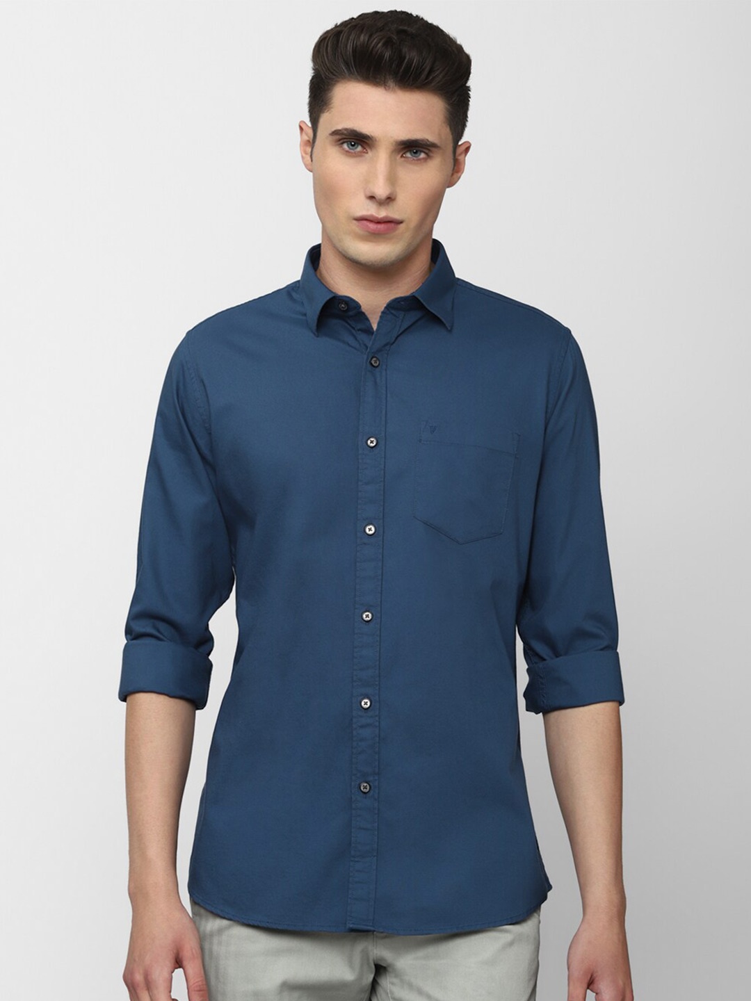

Van Heusen Sport Men Blue Slim Fit Solid Cotton Casual Shirt
