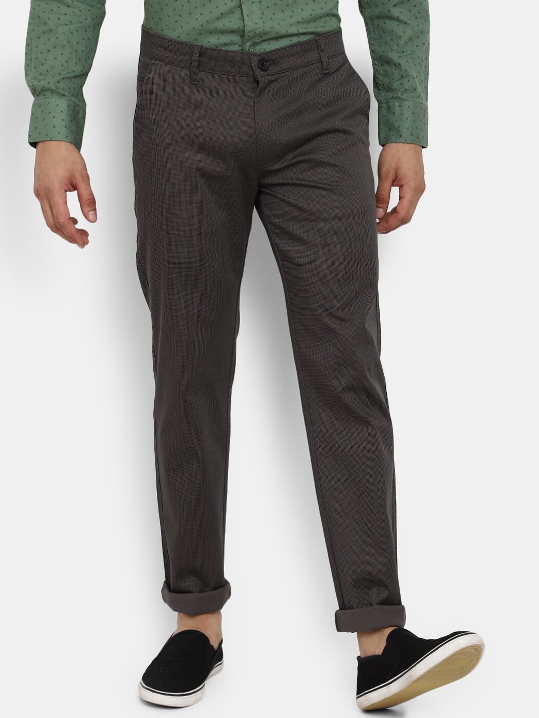 

V-Mart Men Grey Checked Slim Fit Easy Wash Chinos Trousers