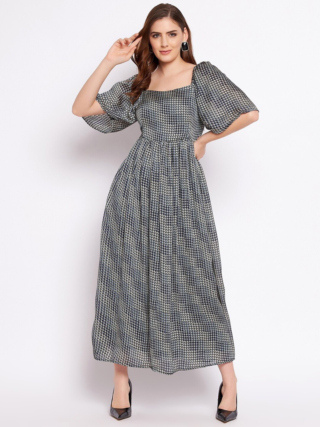 

Ruhaans Black Chiffon Maxi Dress