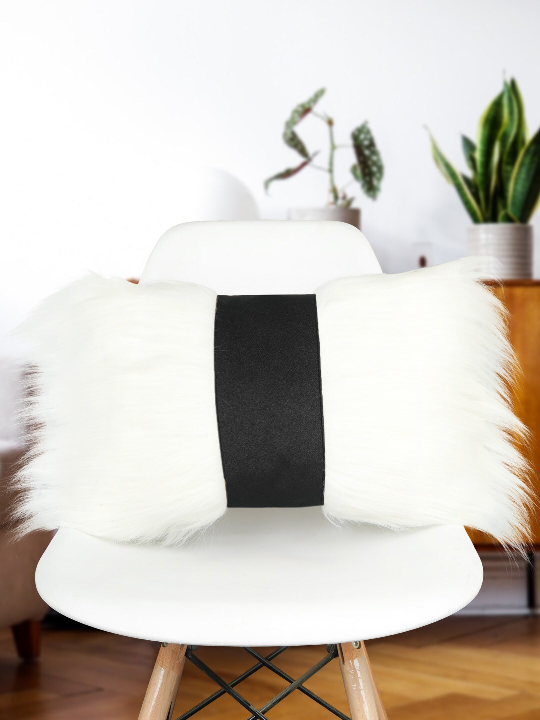 

Crazy Corner White Solid Square Fur Cushions