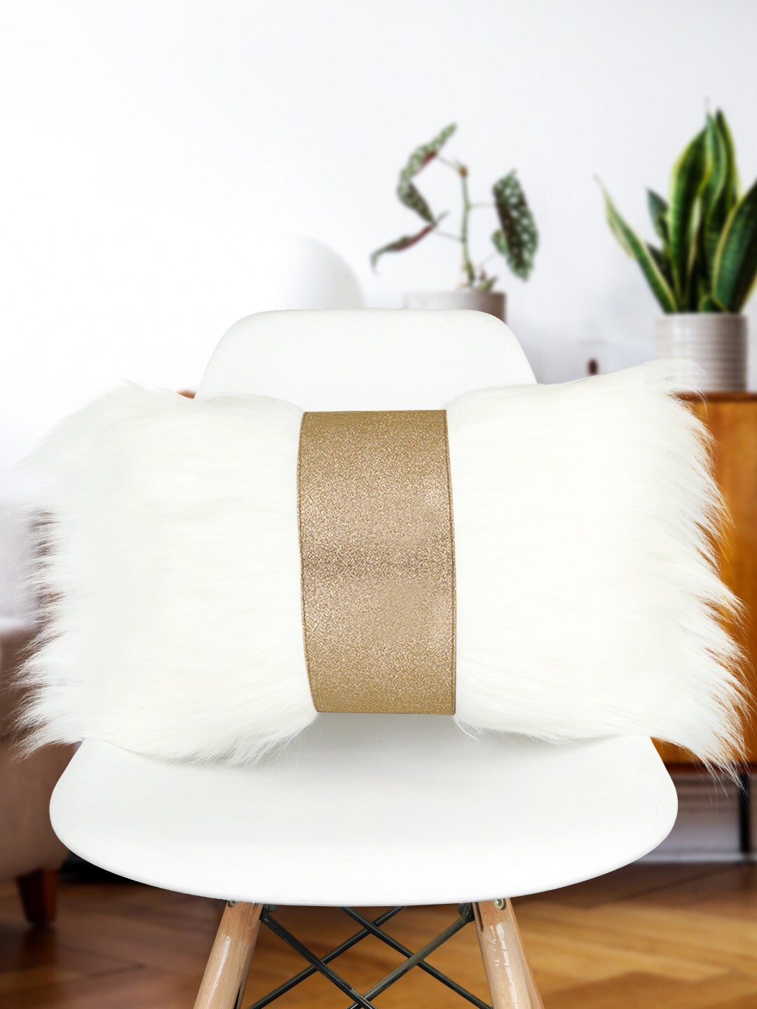 

Crazy Corner White & Gold-Colored Solid Christmas Fur Cushion