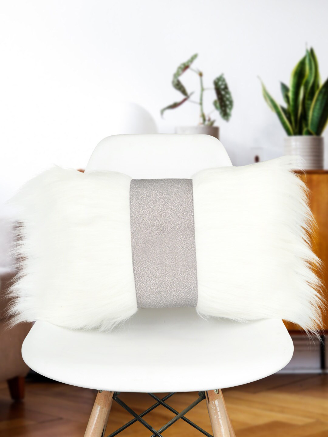 

Crazy Corner White Solid Pre-Filled Cushions