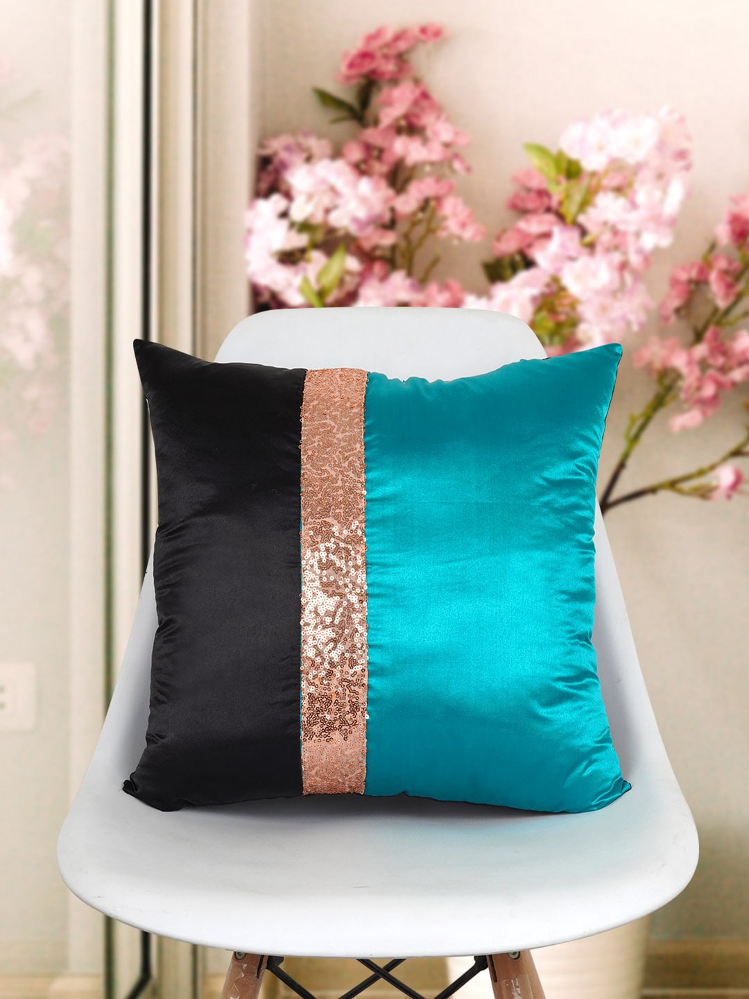 

Crazy Corner Black & Blue Printed Cushions