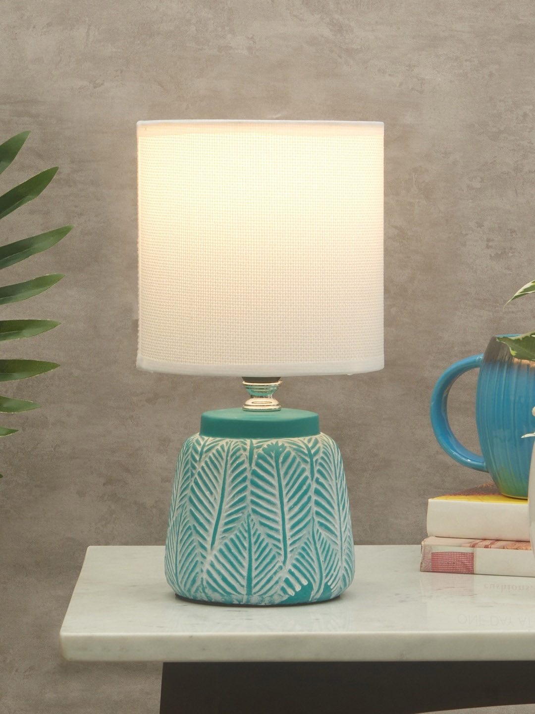 

HomeTown White Textured Table Lamps