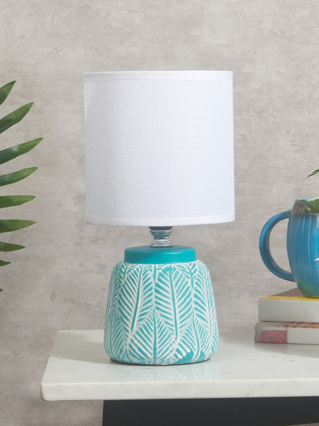 

HomeTown White & Blue Textured Ceramic Table Lamp