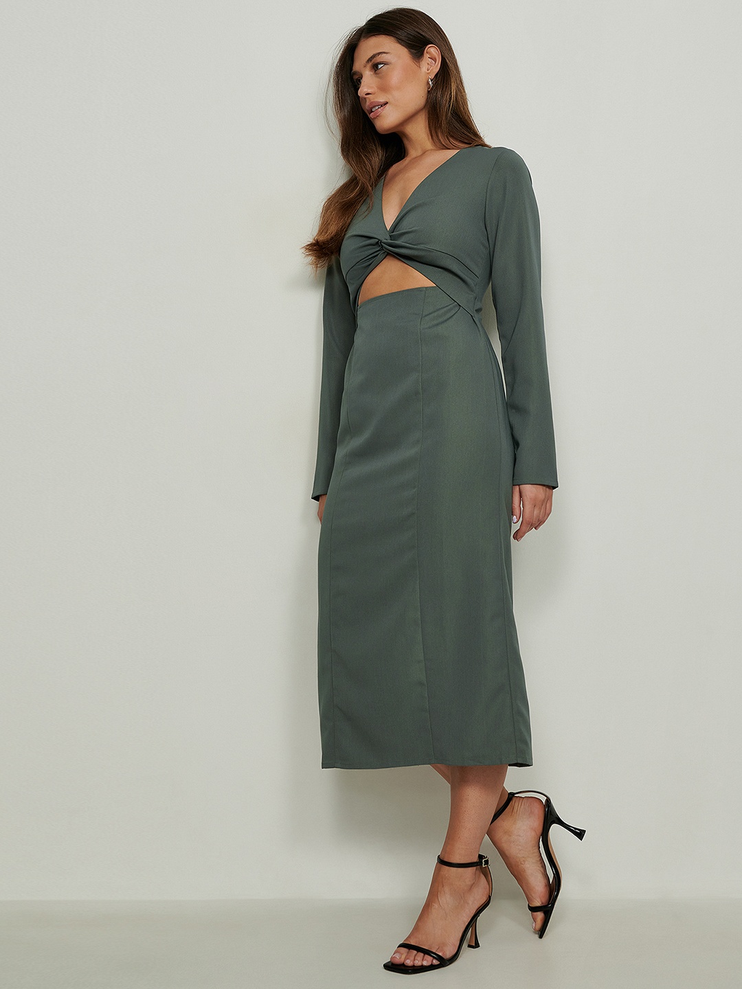 

NA-KD Women Sage Green Solid Sheath Midi Dress