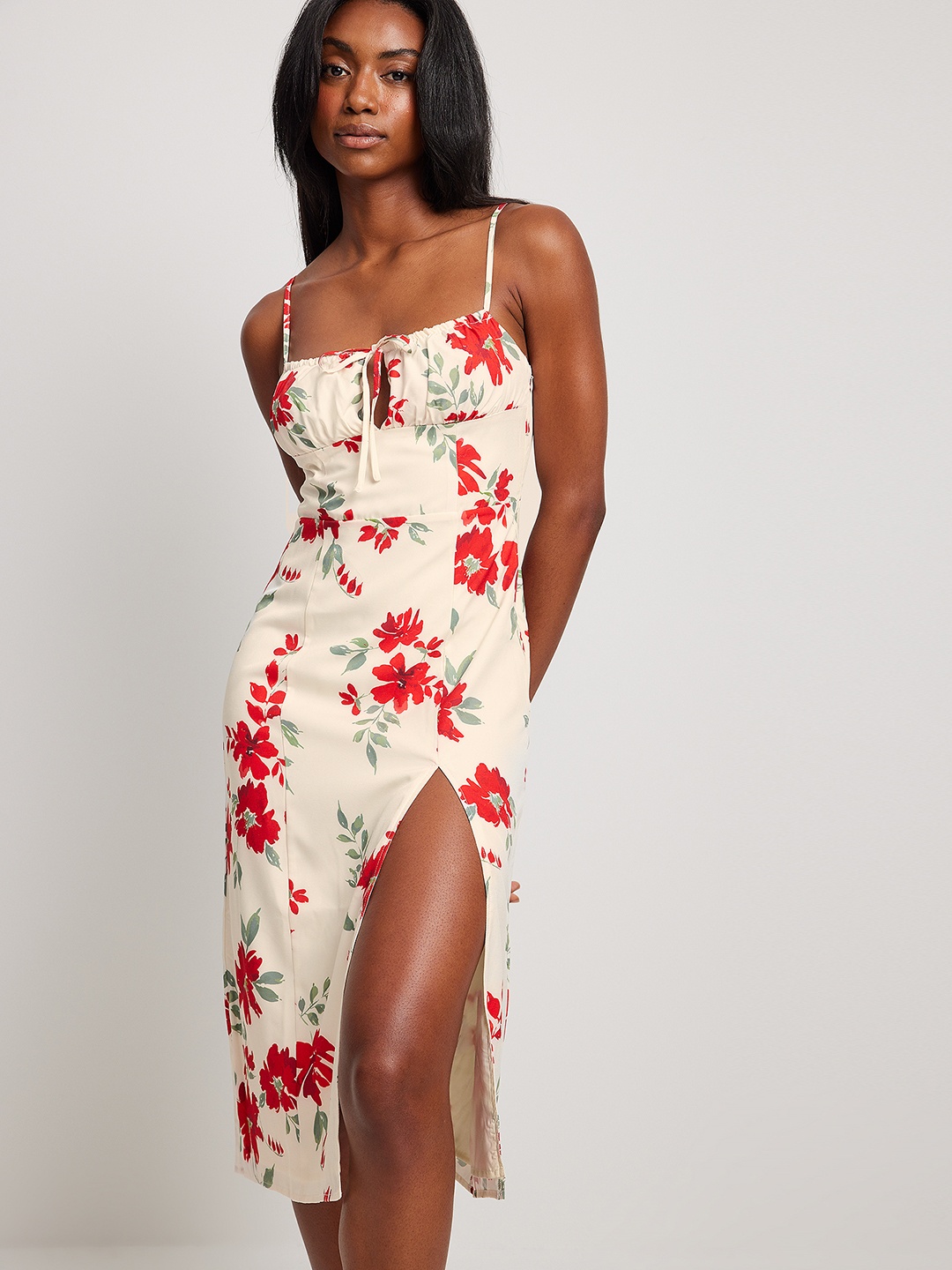 

NA-KD Women Off White & Red Floral Print Sheath Midi Dress