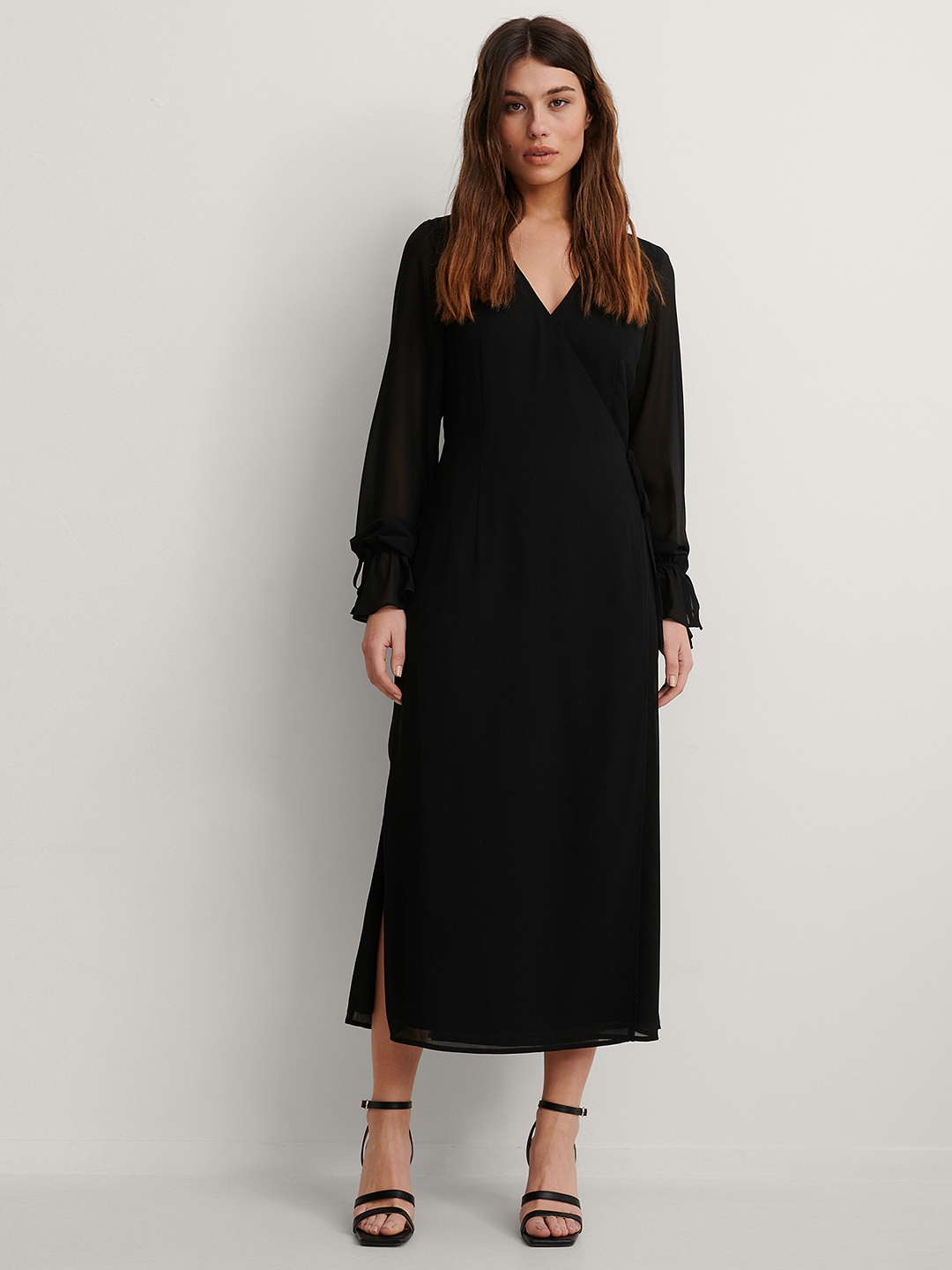 

NA-KD Black Solid Wrap Midi Dress