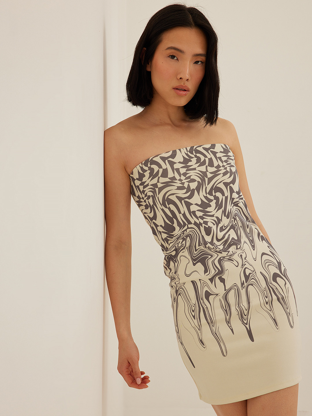 

NA-KD Beige & Black Abstract Print Sheath Mini Dress