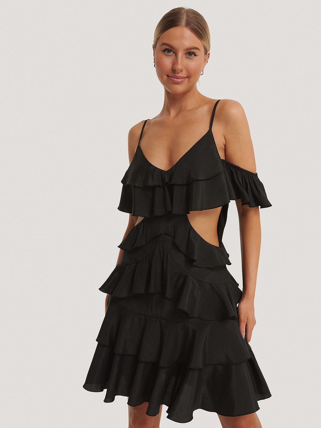 

NA-KD Black Solid Cut-Out Layered Tiered Fit & Flare Dress