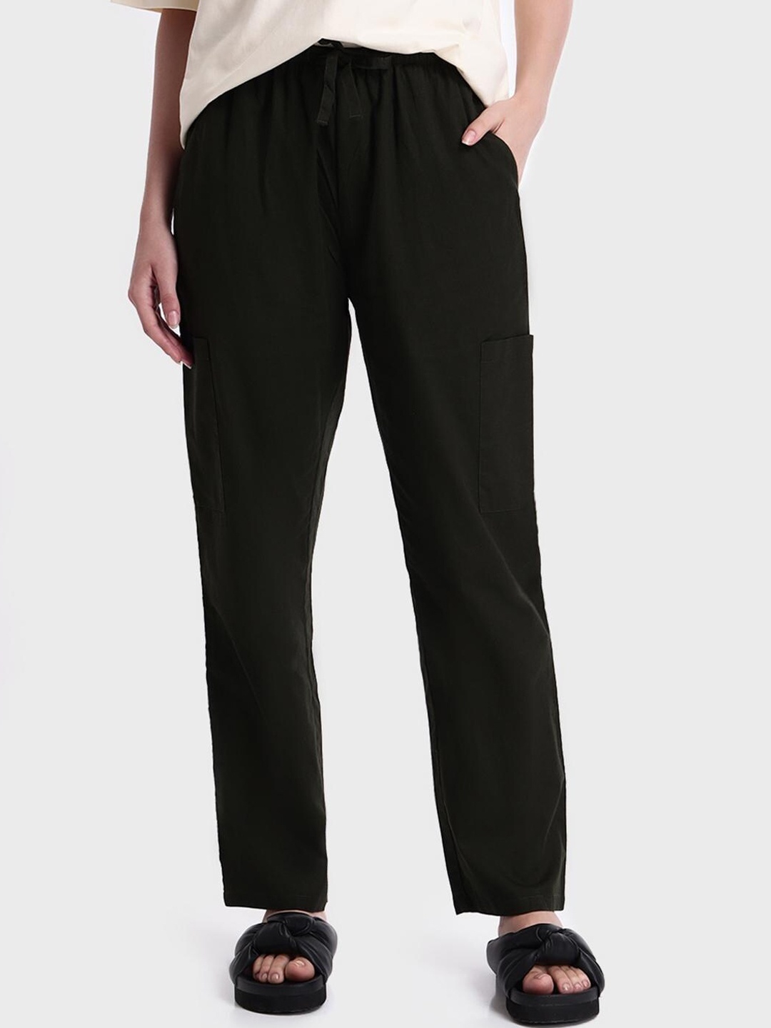 

Bewakoof Women Green Solid Trousers
