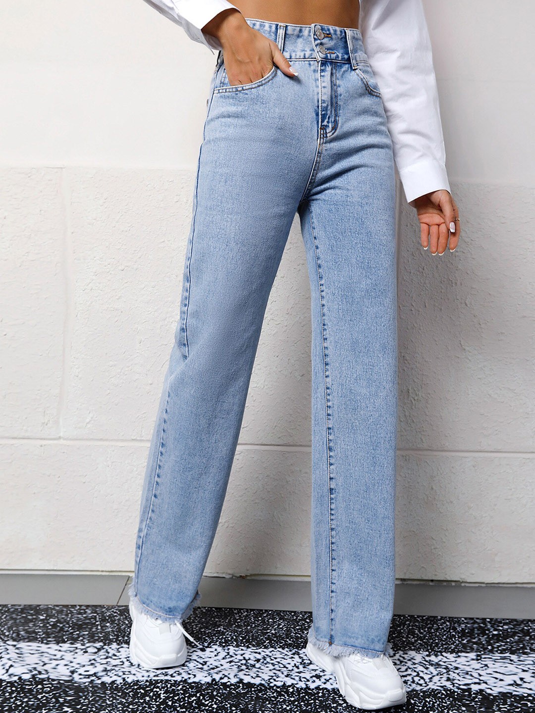 

BoStreet Women Blue Straight Fit Mildly Distressed Heavy Fade Jeans