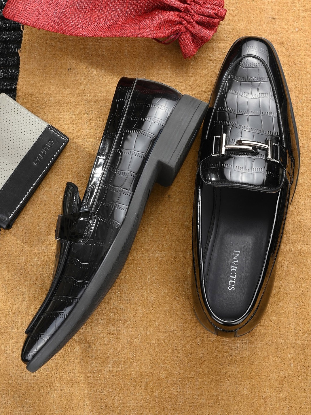 

INVICTUS Men Black Solid Formal Loafers