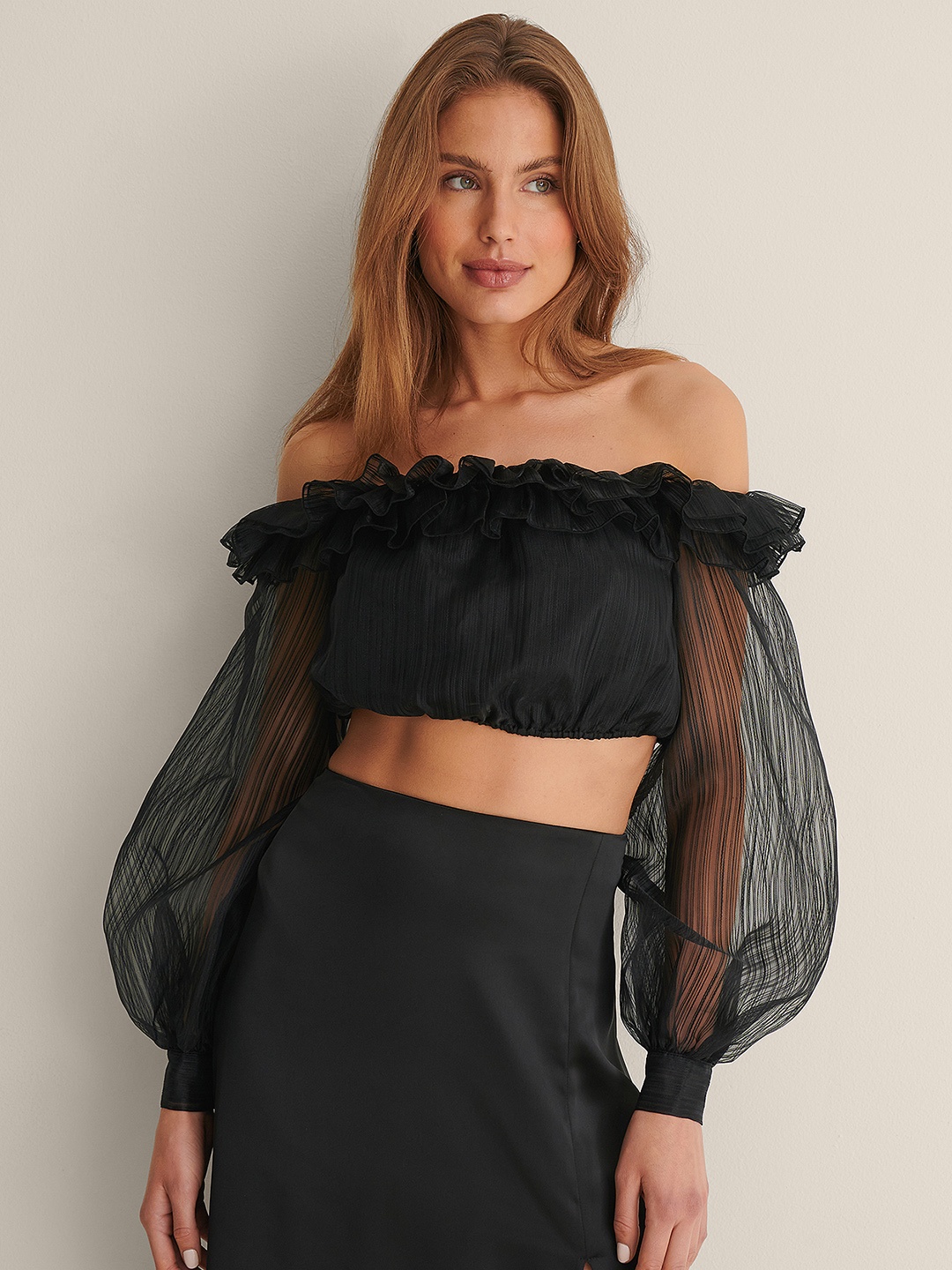 

NA-KD Black Frill Detailed Off-Shoulder Bardot Crop Top