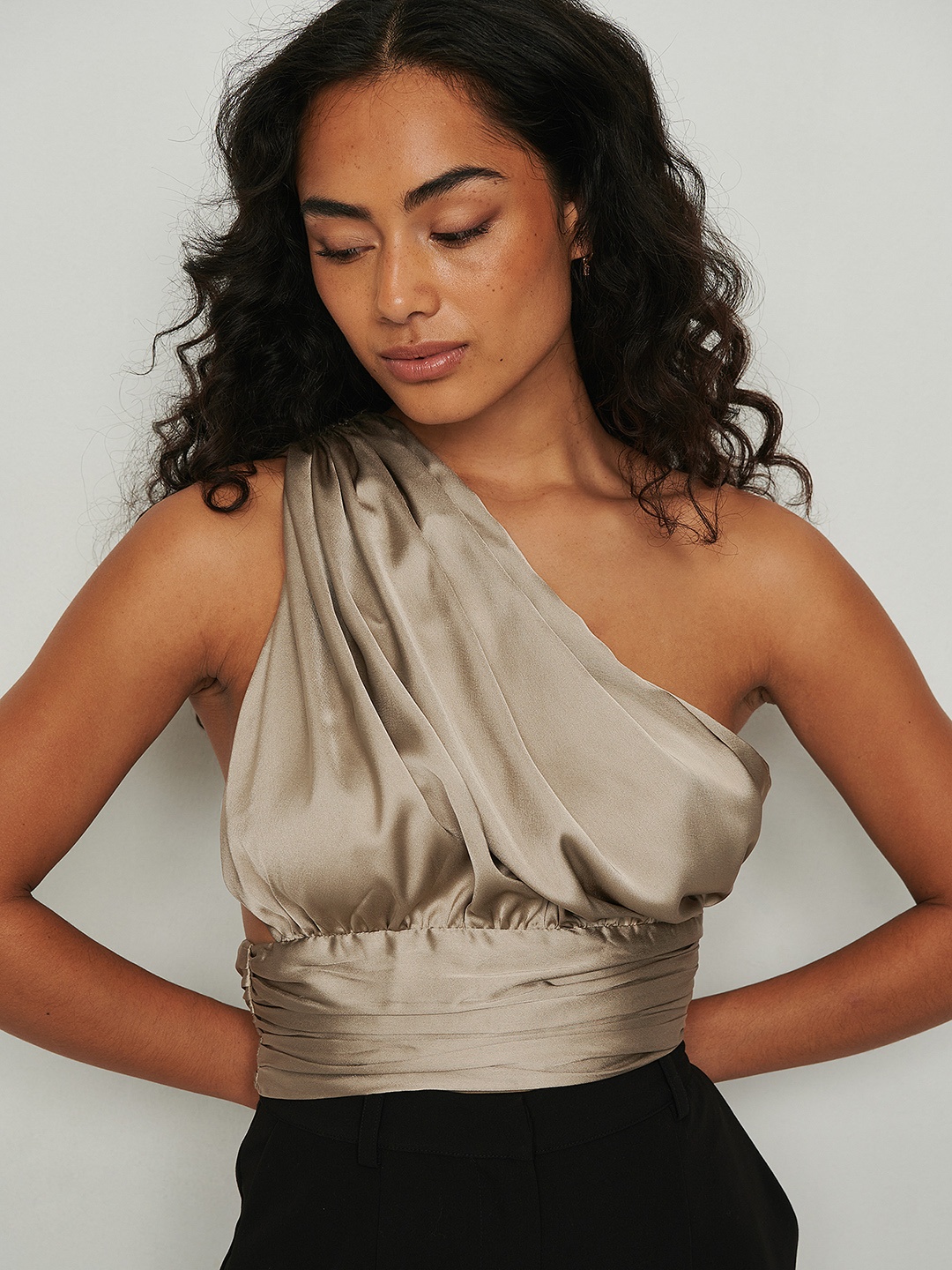 

NA-KD Beige Solid Satin One Shoulder Crop Top