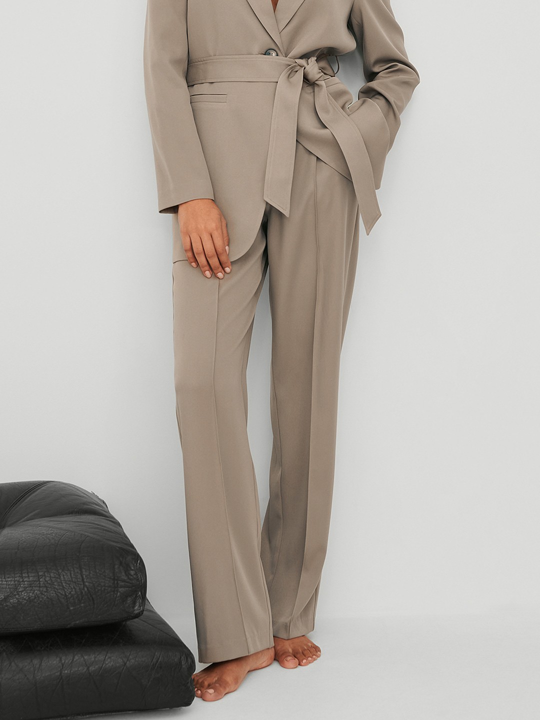 

NA-KD Women Taupe Pleated Relaxed Fit Trousers