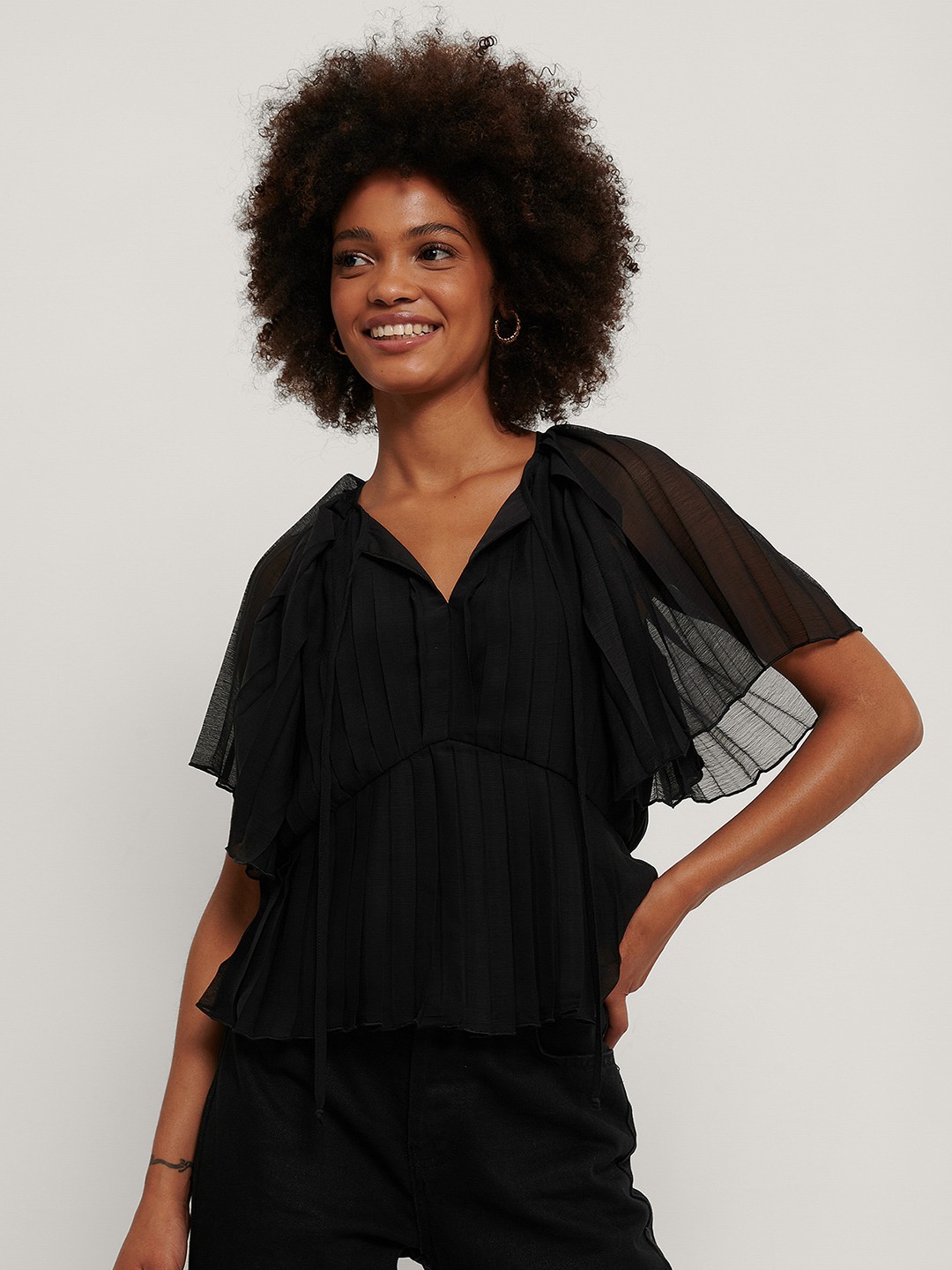

NA-KD Black Solid Pleated Top