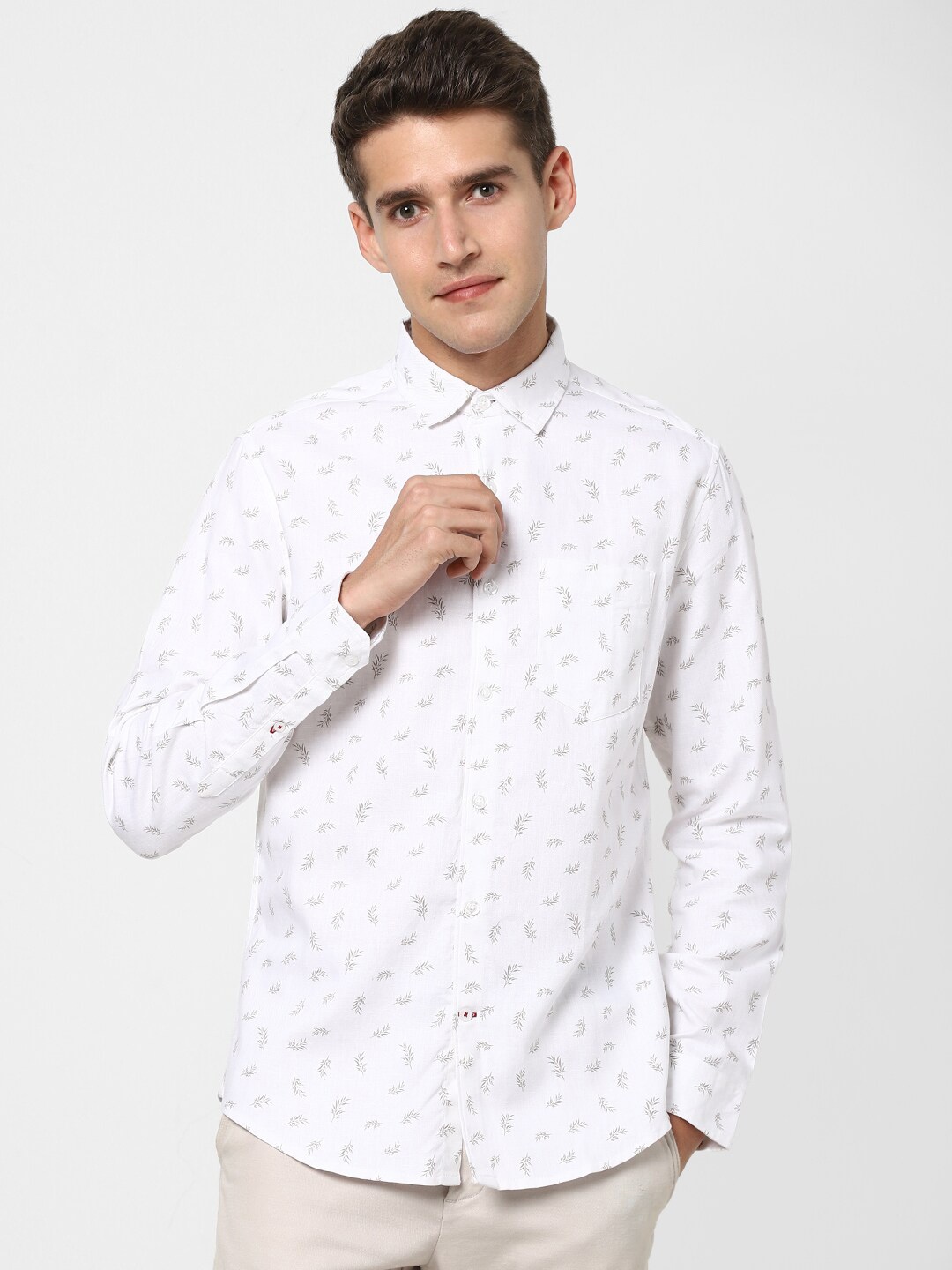 

VASTRADO Men White Floral Printed Casual Shirt