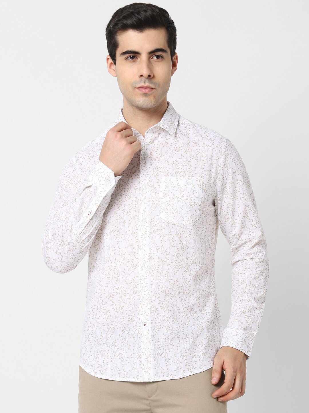 

VASTRADO Men White Floral Printed Casual Cotton Shirt