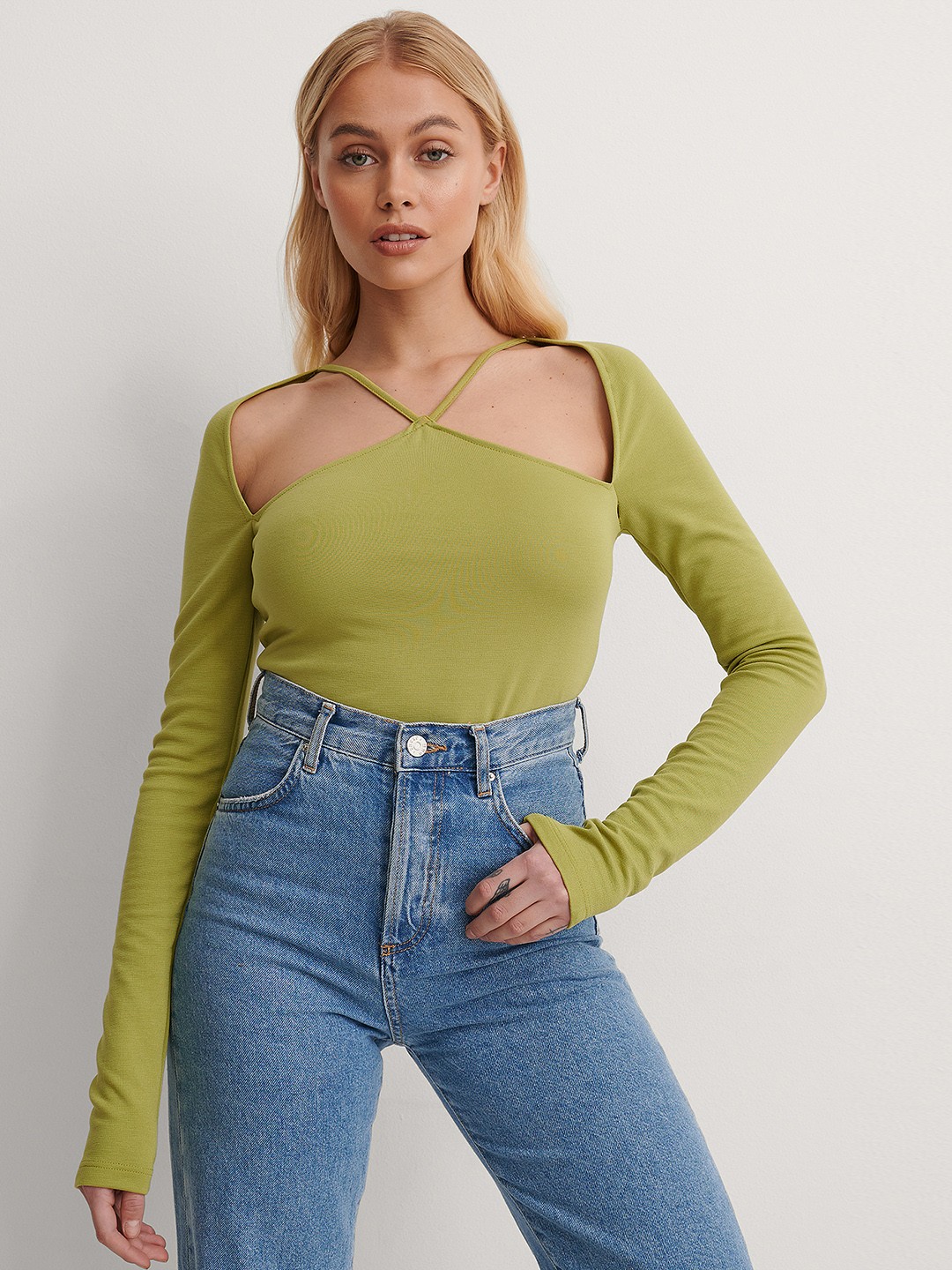 

NA-KD Women Green Solid Styled Square Neck Top