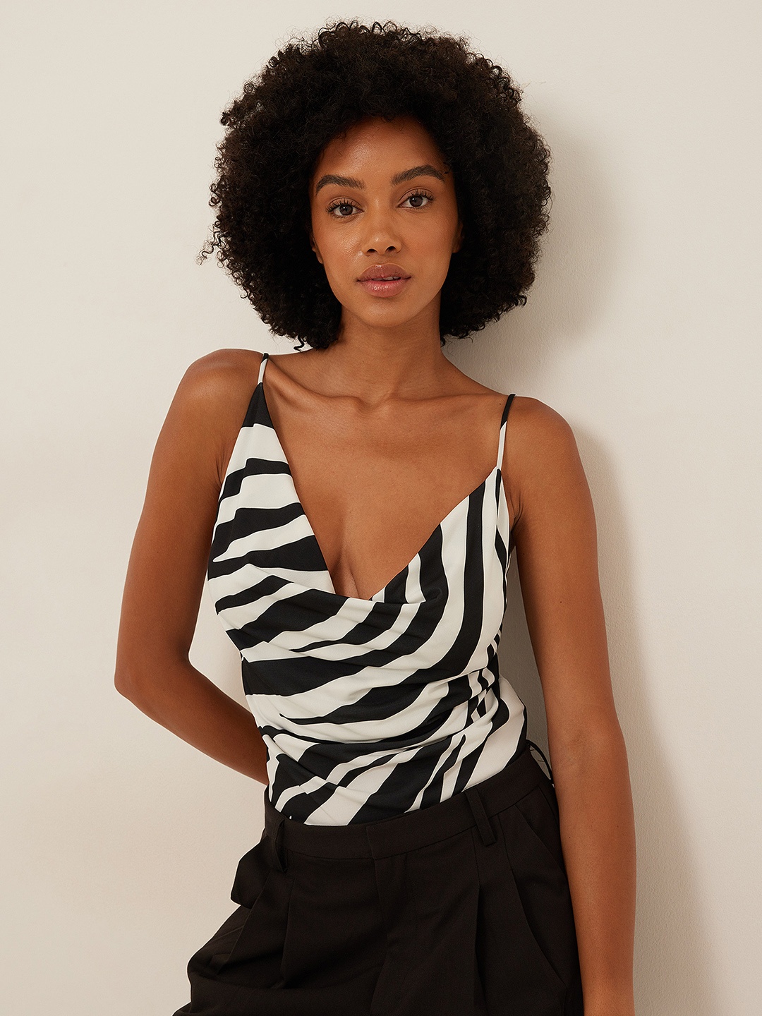 

NA-KD Women White & Black Abstract Printed Top