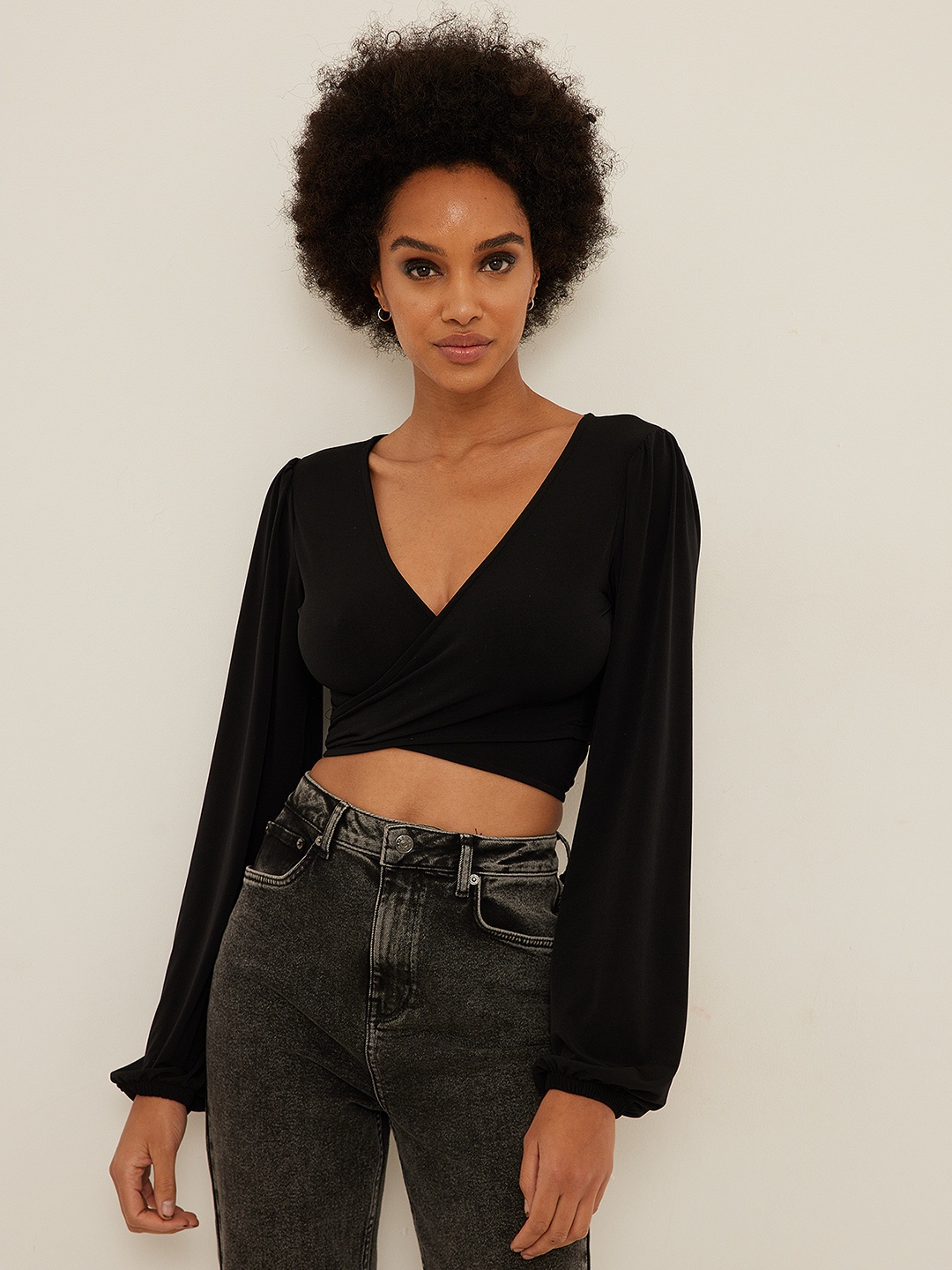 

NA-KD Black Solid Wrap Crop Top