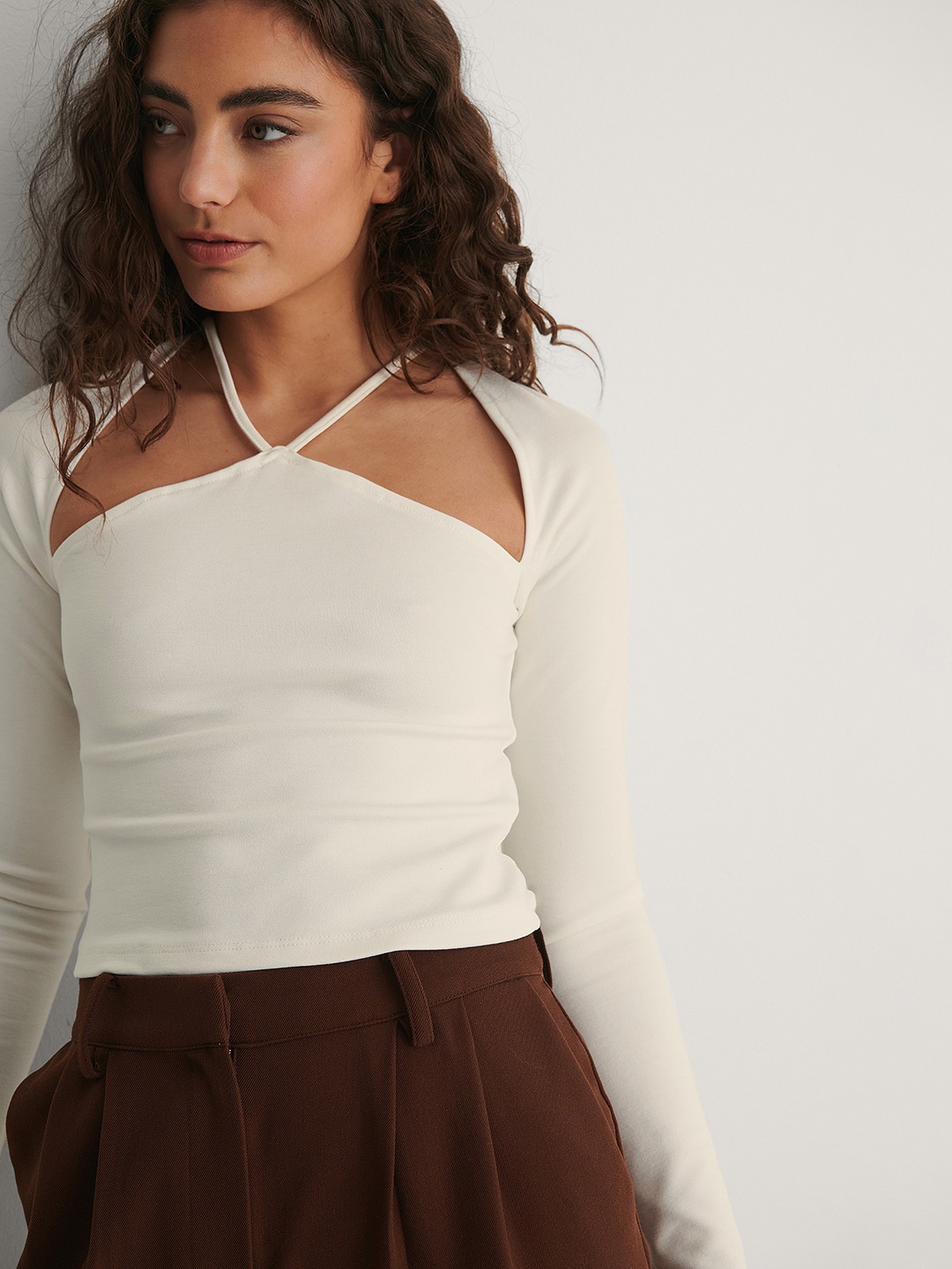 

NA-KD White Solid Halter Neck Top