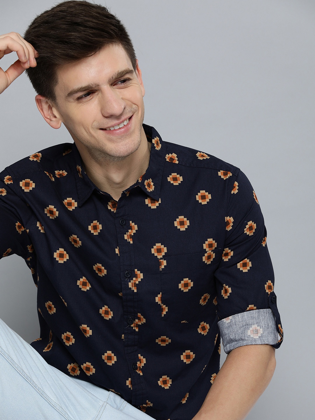 

HERE&NOW Men Navy Blue Pure Cotton Slim Fit Geometric Printed Casual Shirt
