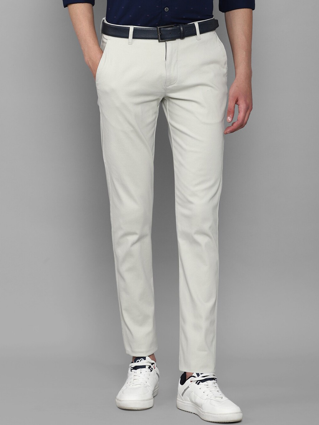 

Louis Philippe Sport Men Cream-Coloured Cotton Slim Fit Trousers