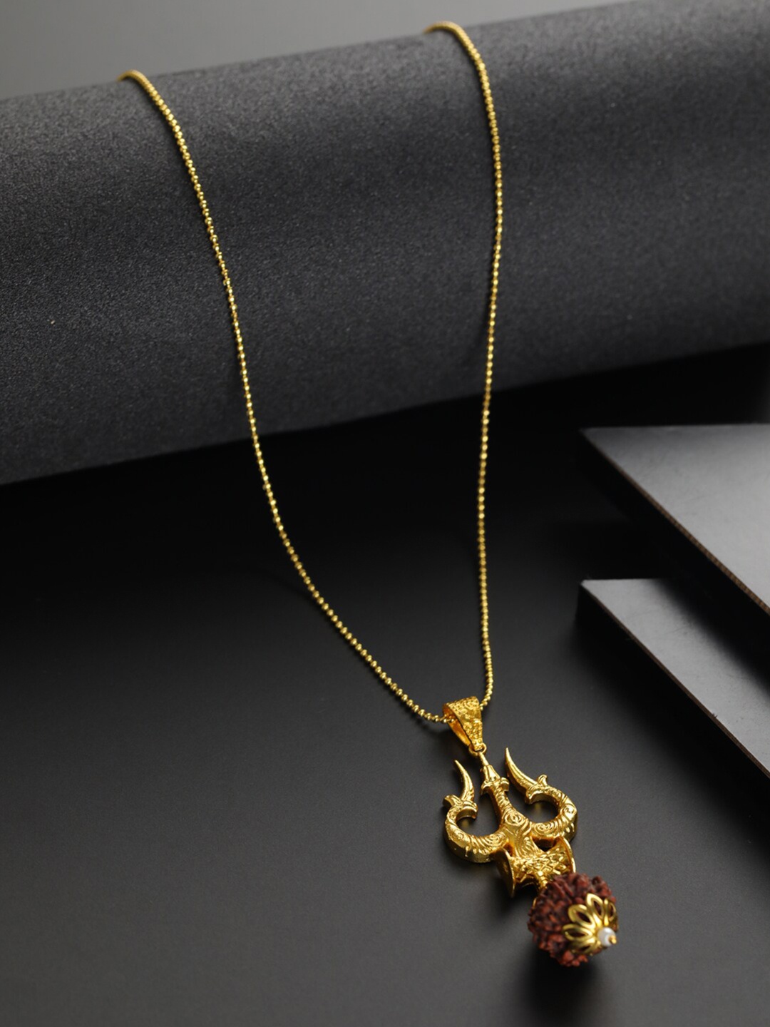 

Priyaasi Men Gold-Toned & Brown Gold-Plated Chain