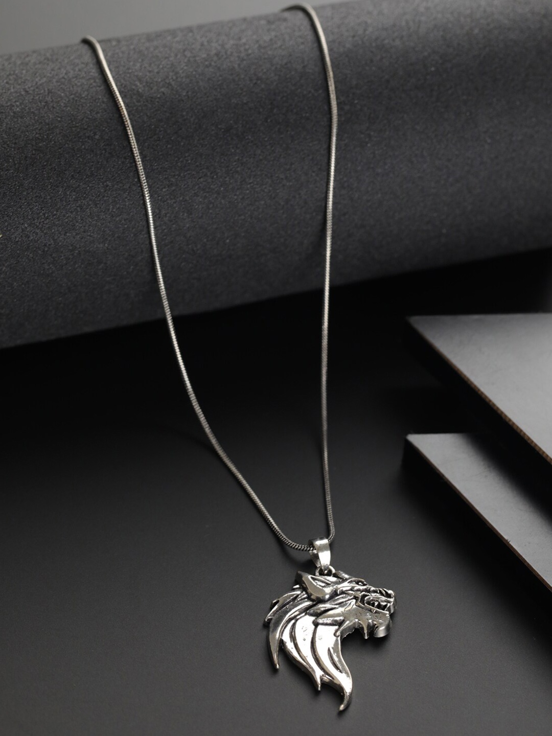 

Priyaasi Men Silver-Toned Silver-Plated Chain