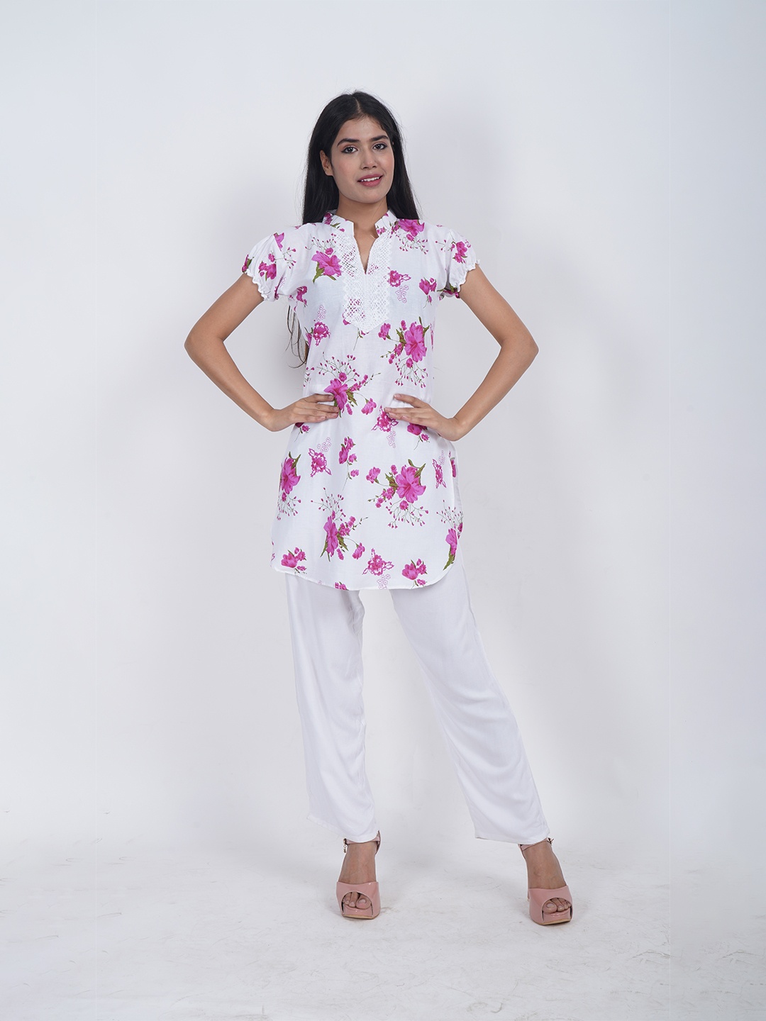 

Trendzmy Women Pink & White Cotton Floral Printed Chikankari Floral Handloom Kurta