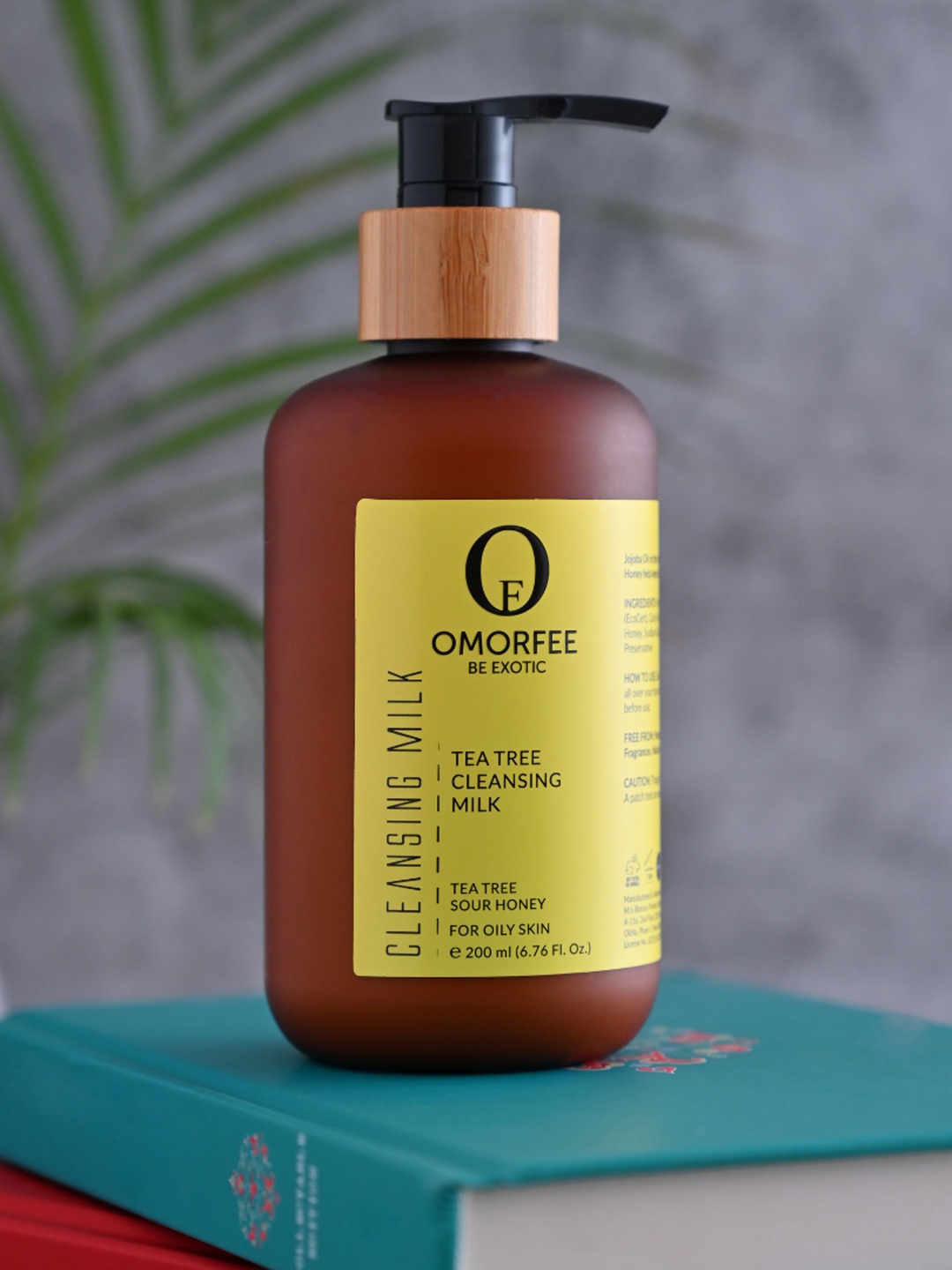 

OMORFEE Be Exotic Tea Tree Cleansing Milk 200ml, Brown