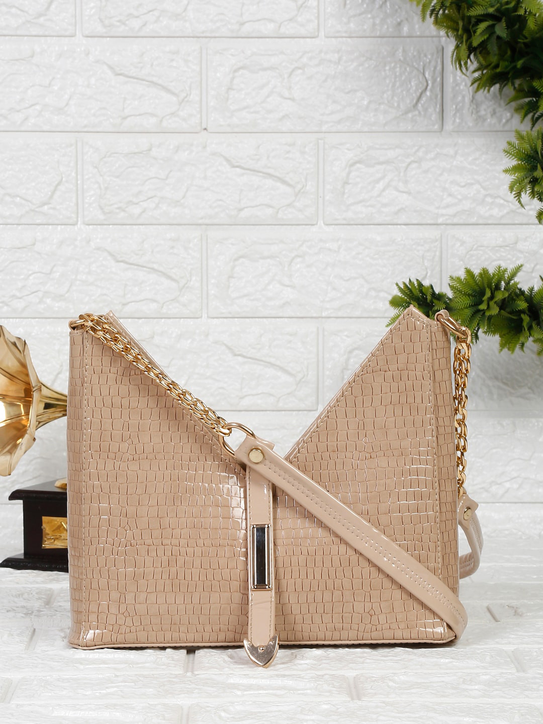 

Apsis Beige Textured Structured Handheld Bag