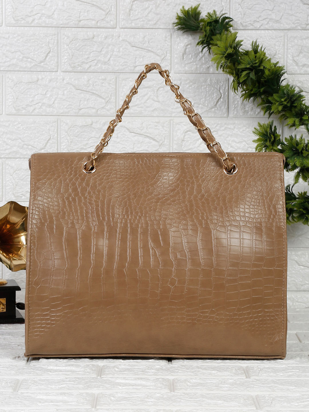 

Apsis Beige Textured Structured Handheld Bag