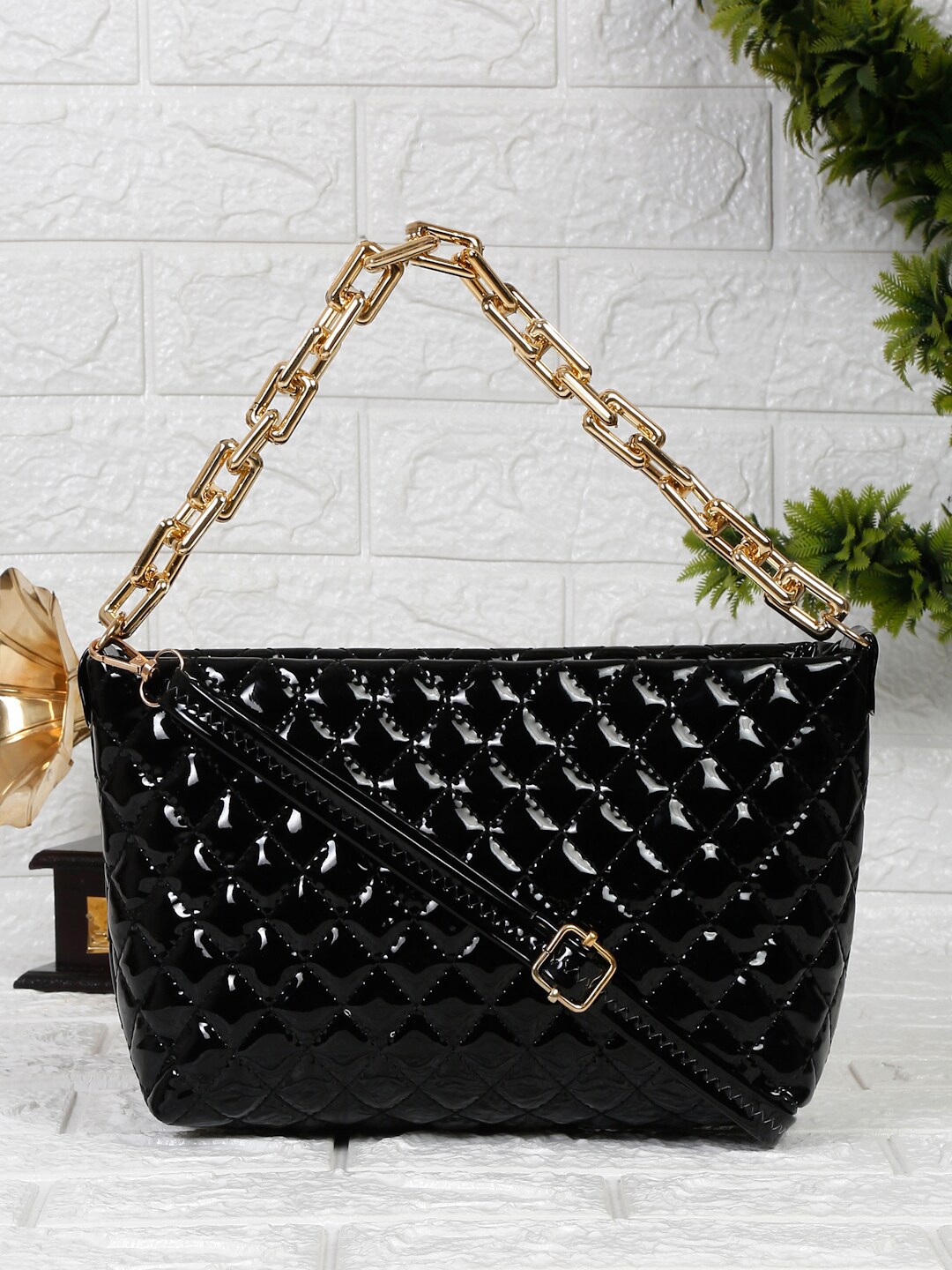 

Apsis Black Structured Handheld Bag with Quilted