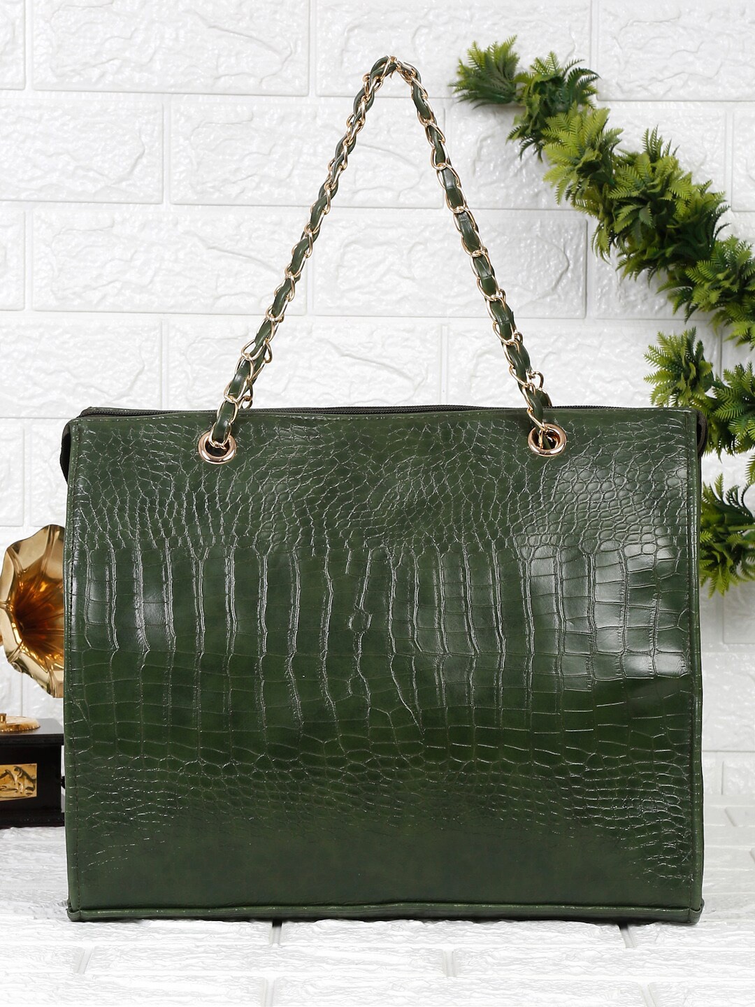 

Apsis Green Textured Structured Handheld Bag